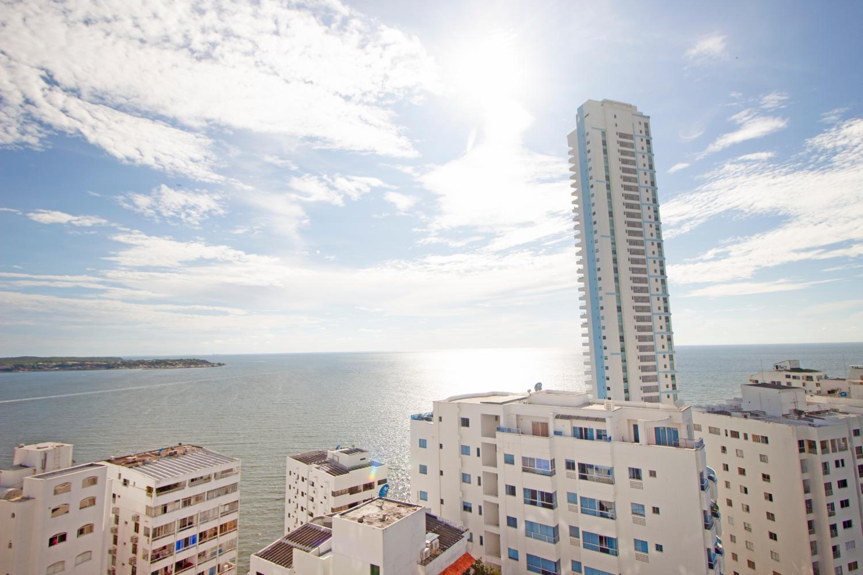 Riviera Beach - Livin Colombia