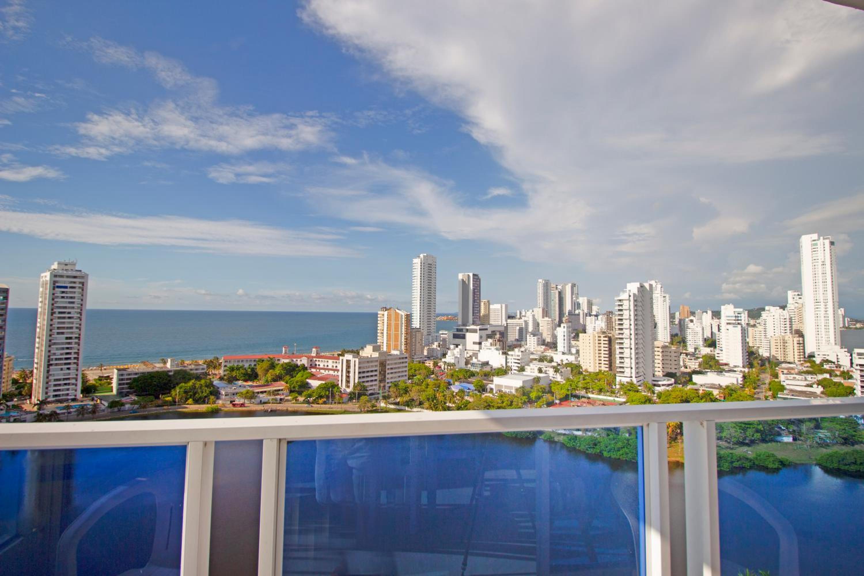 Riviera Beach - Livin Colombia
