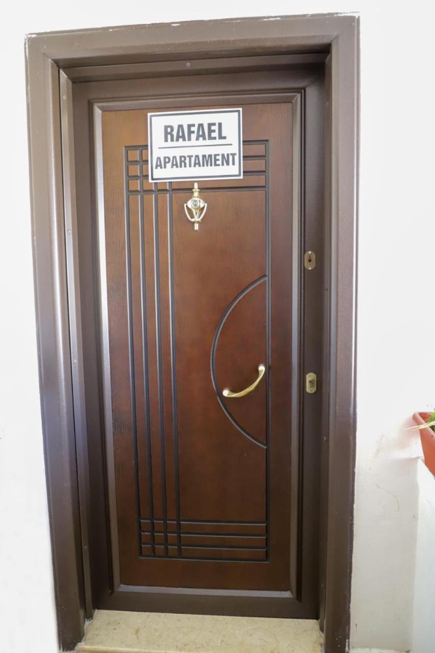 Rafael Apartment