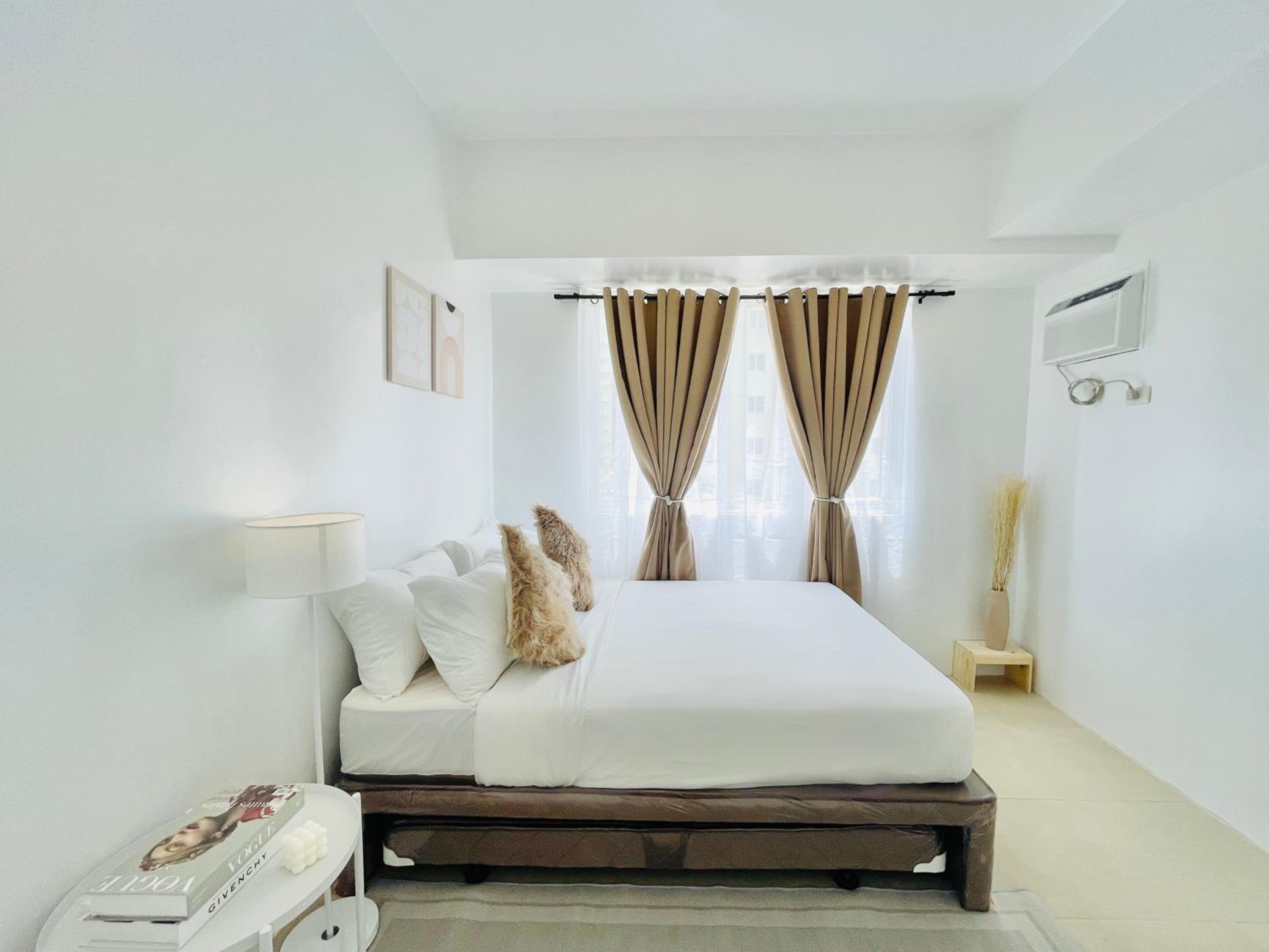 S2 Chic Minimalist Escape view 5