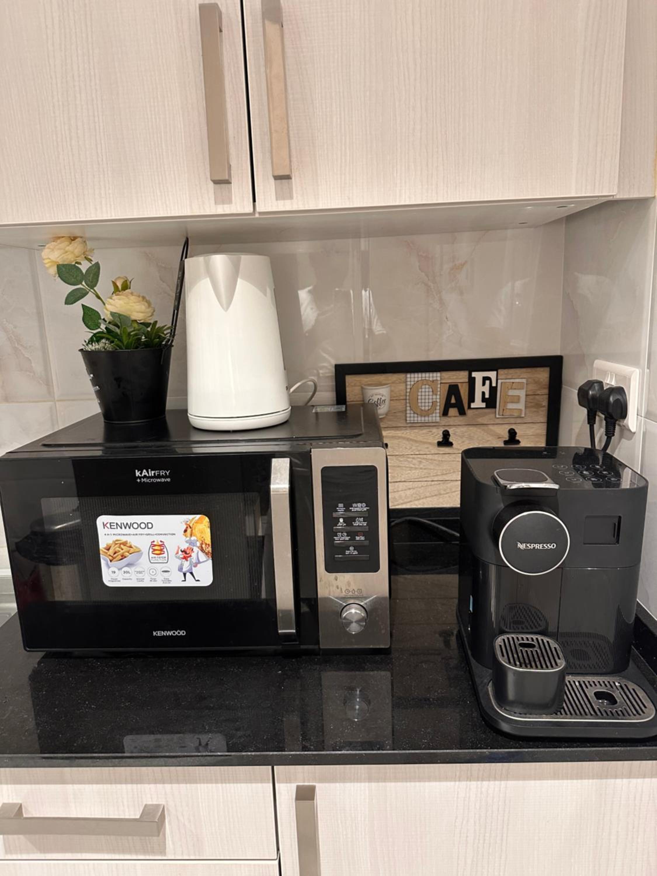 Luxury Flat Near Muscat Mall view 4
