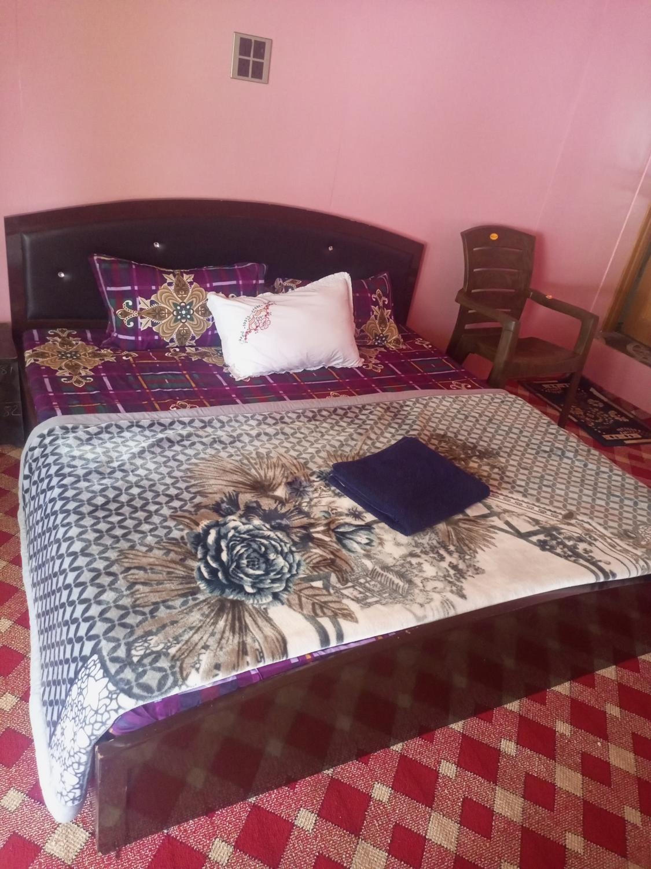 Sunrise Hotel and Restaurant Mastan Gurez
