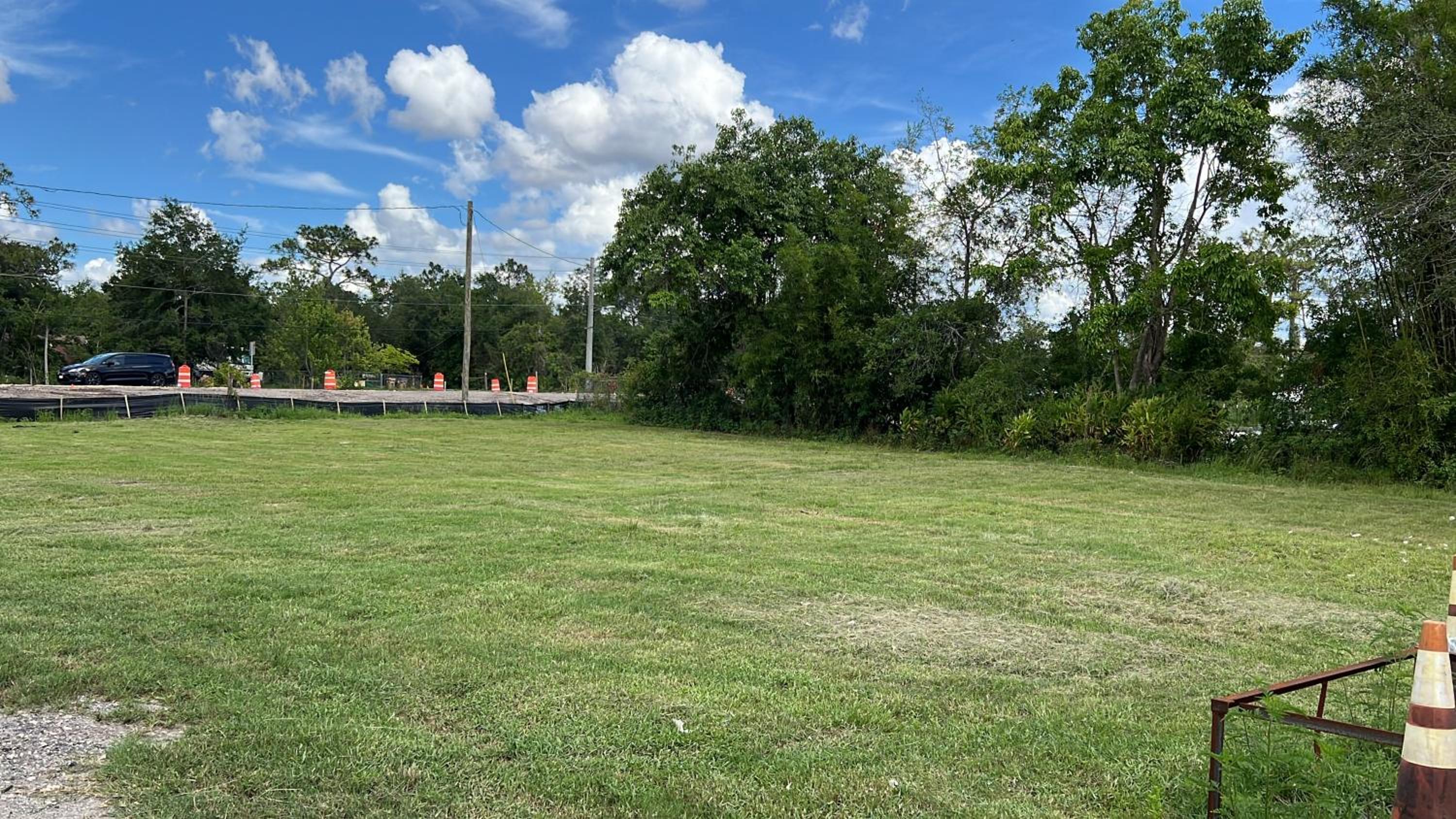 Mobile Home on huge parking space 10 mins from airport, 20 mins from Disney view 4