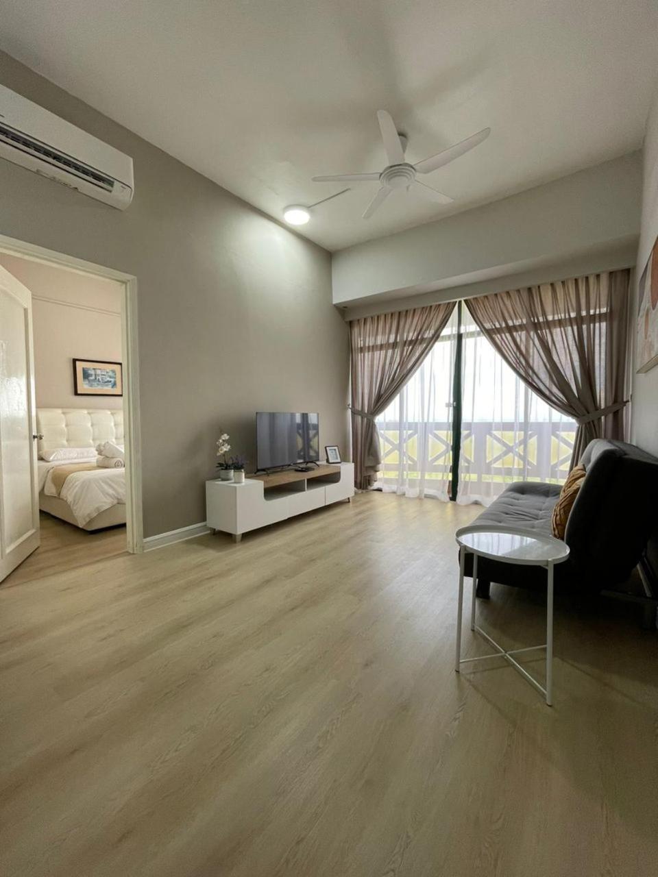 Instay Leisure Mahkota With Sea/Pool View photo 2