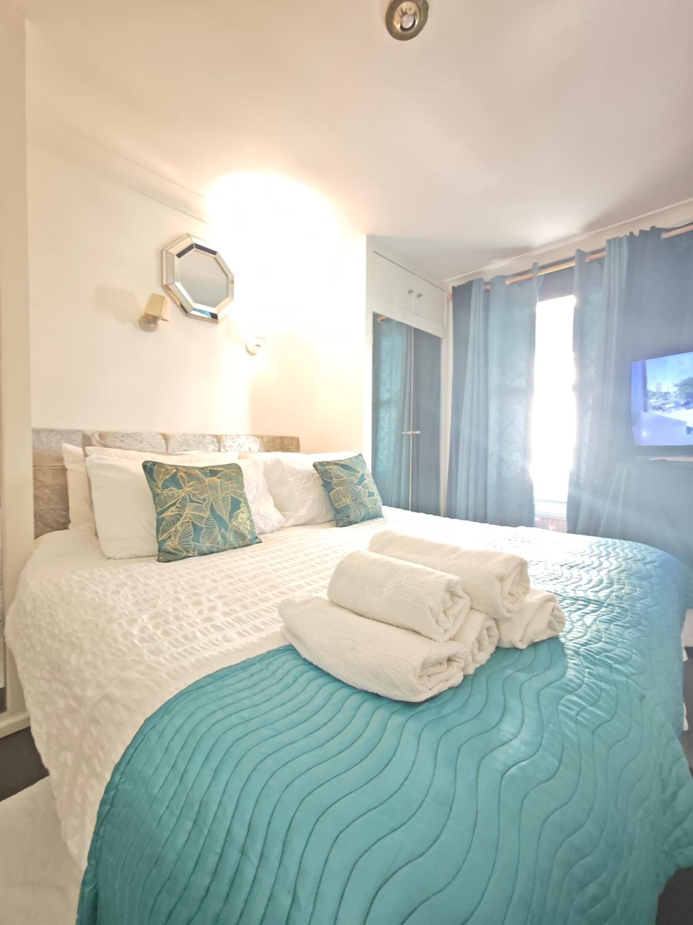 Sunny flat in central London