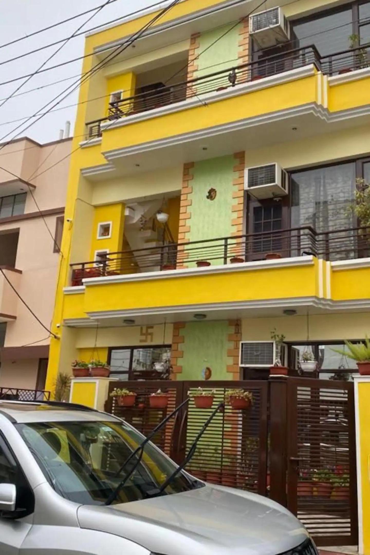 Independent Luxury 2BHK with Kitchen - Sector 44