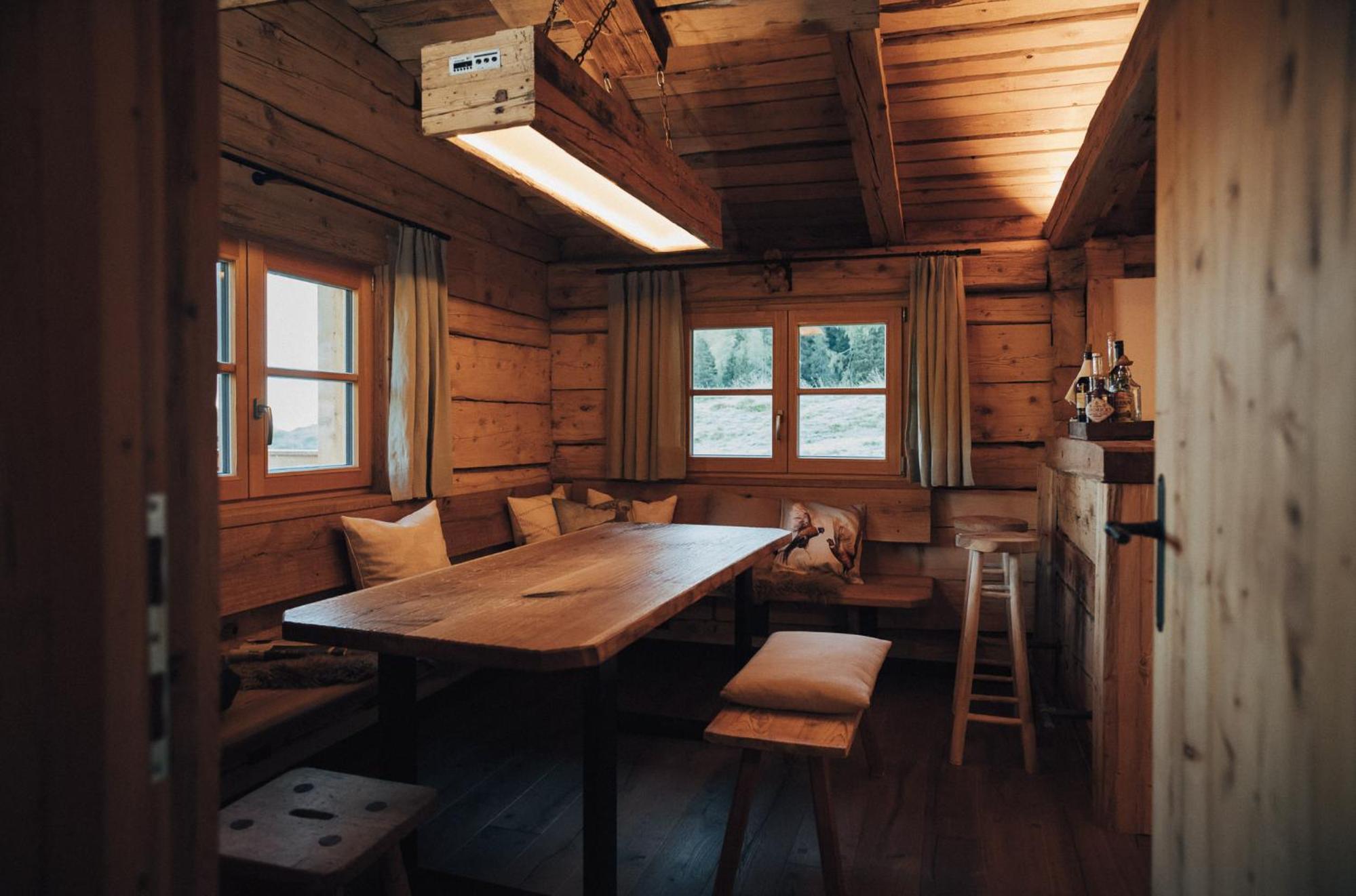 L.A. MOUNTAIN LODGE