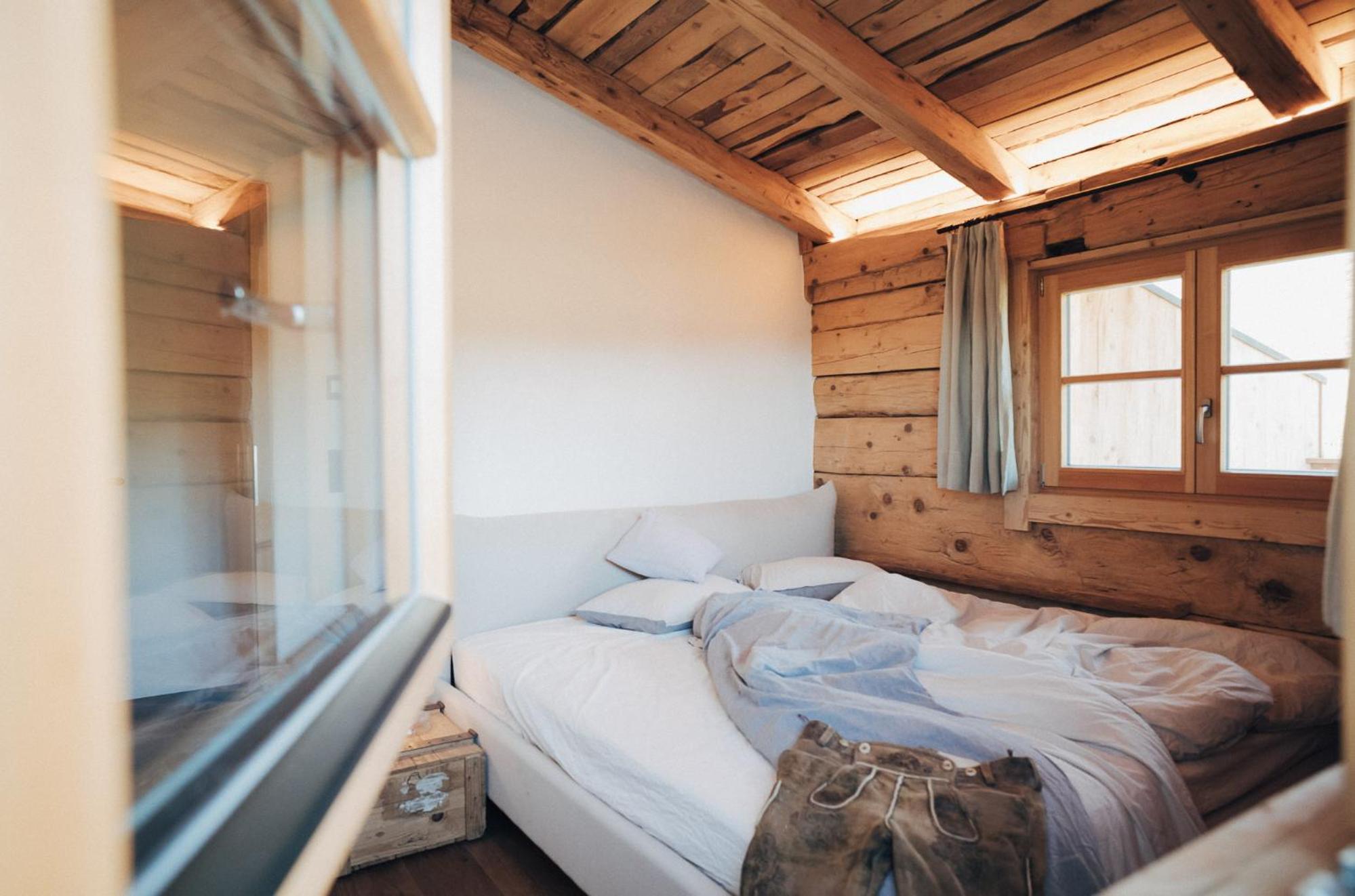 L.A. MOUNTAIN LODGE