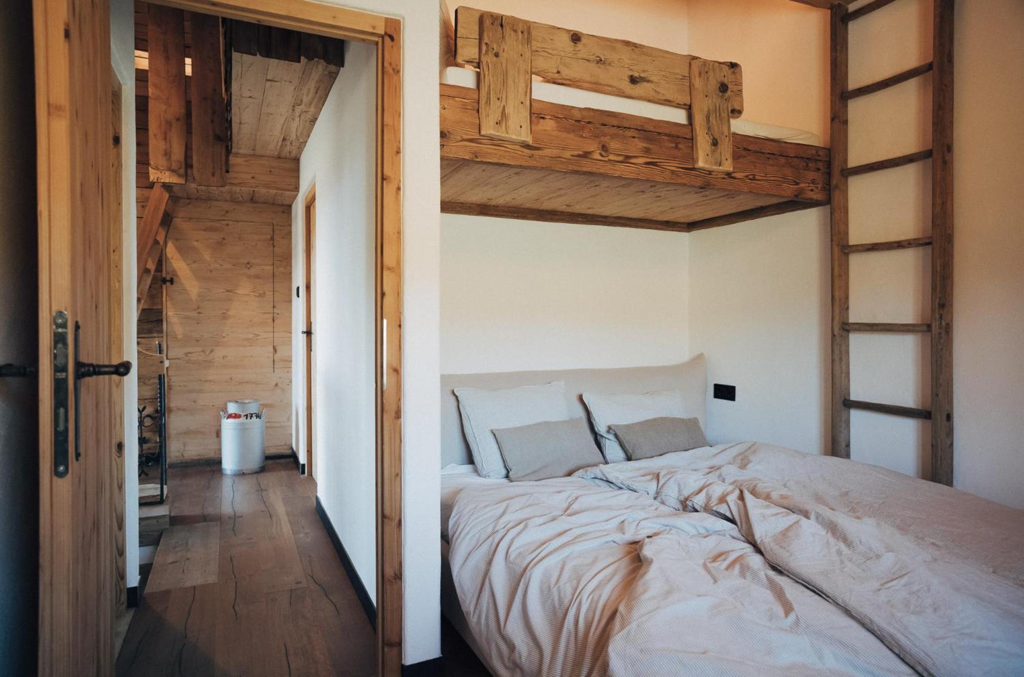L.A. MOUNTAIN LODGE