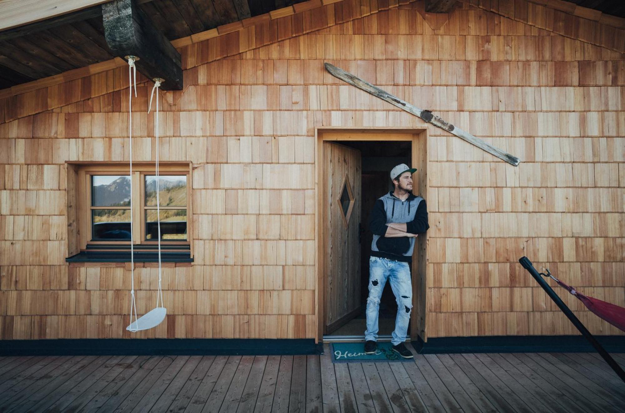 L.A. MOUNTAIN LODGE