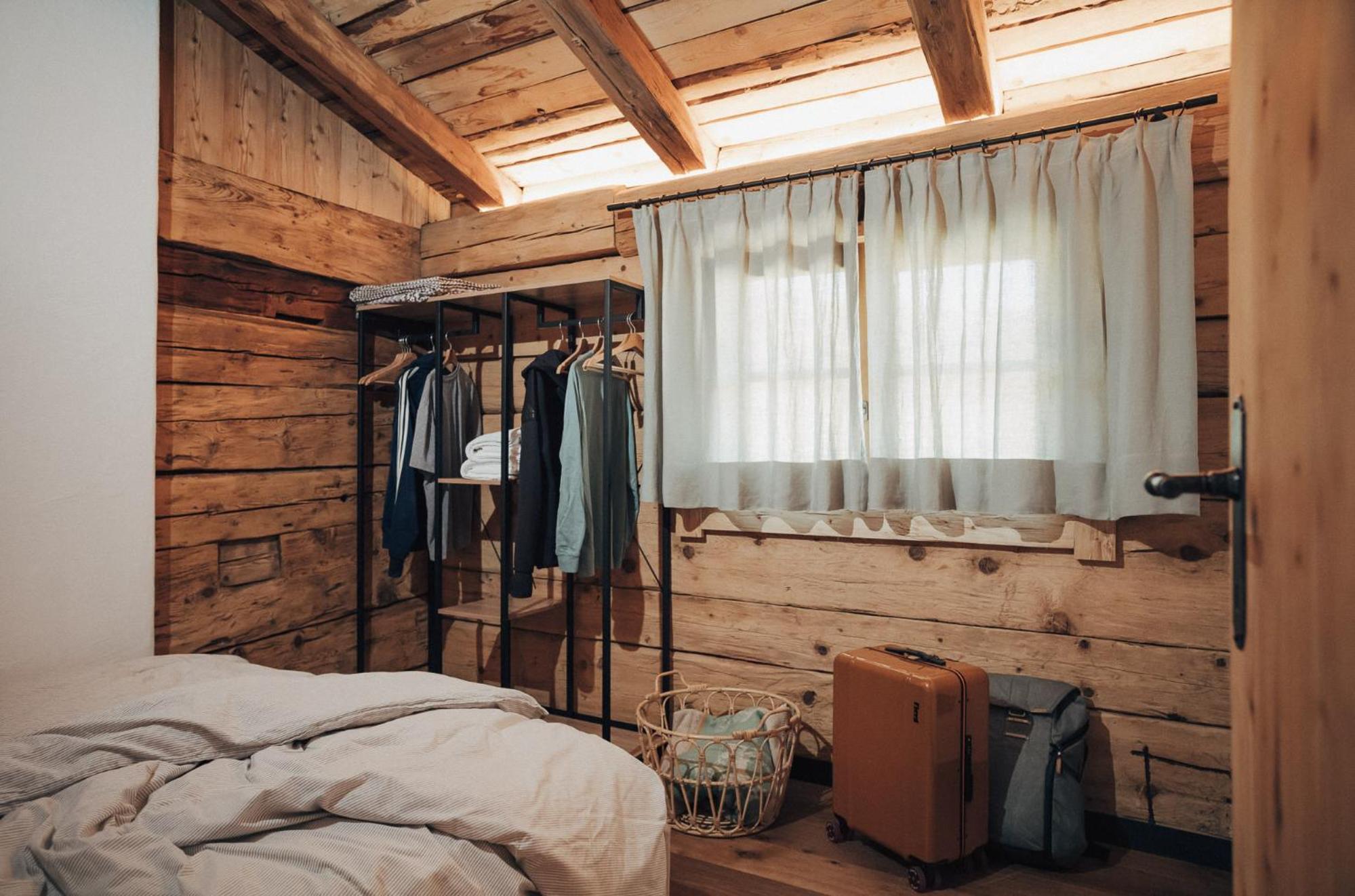 L.A. MOUNTAIN LODGE