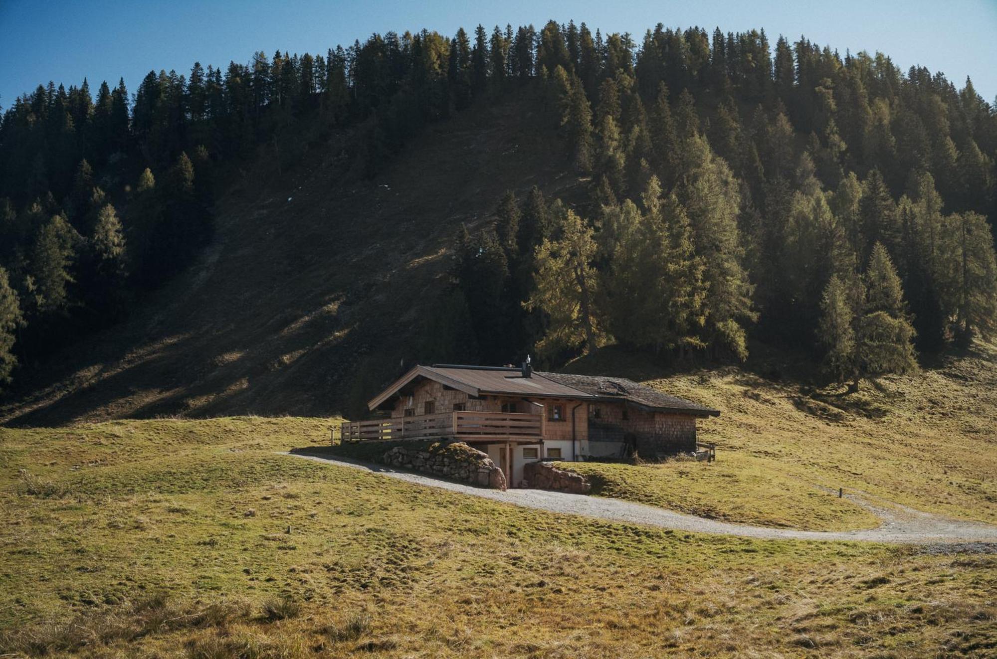 L.A. MOUNTAIN LODGE