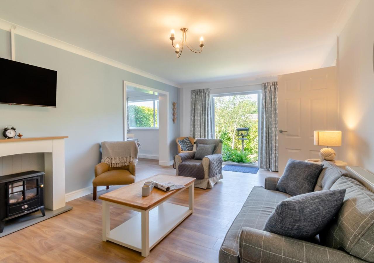 3 Bed in Tenby oc-o29381 view 2