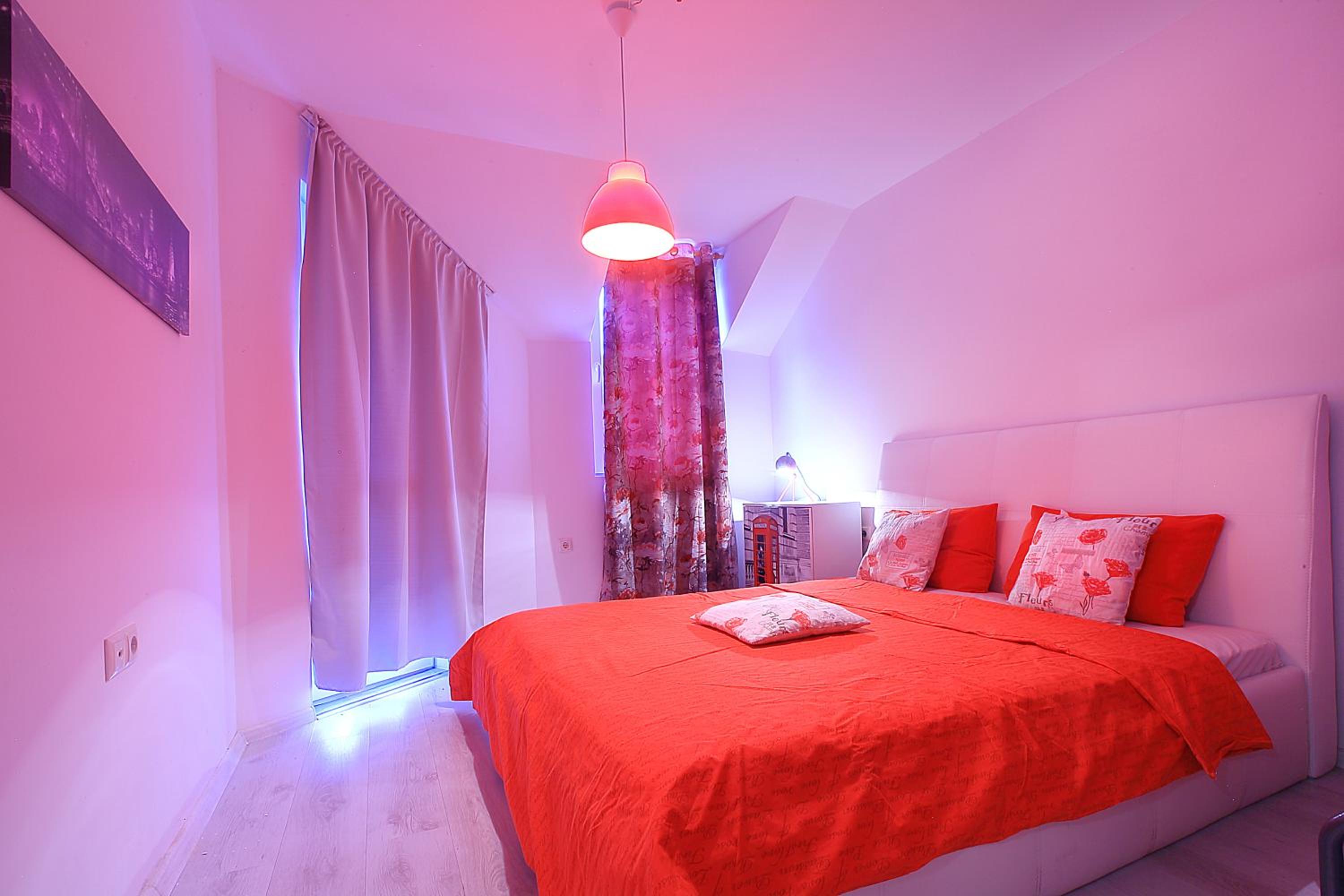 Private apartment with parking and pool