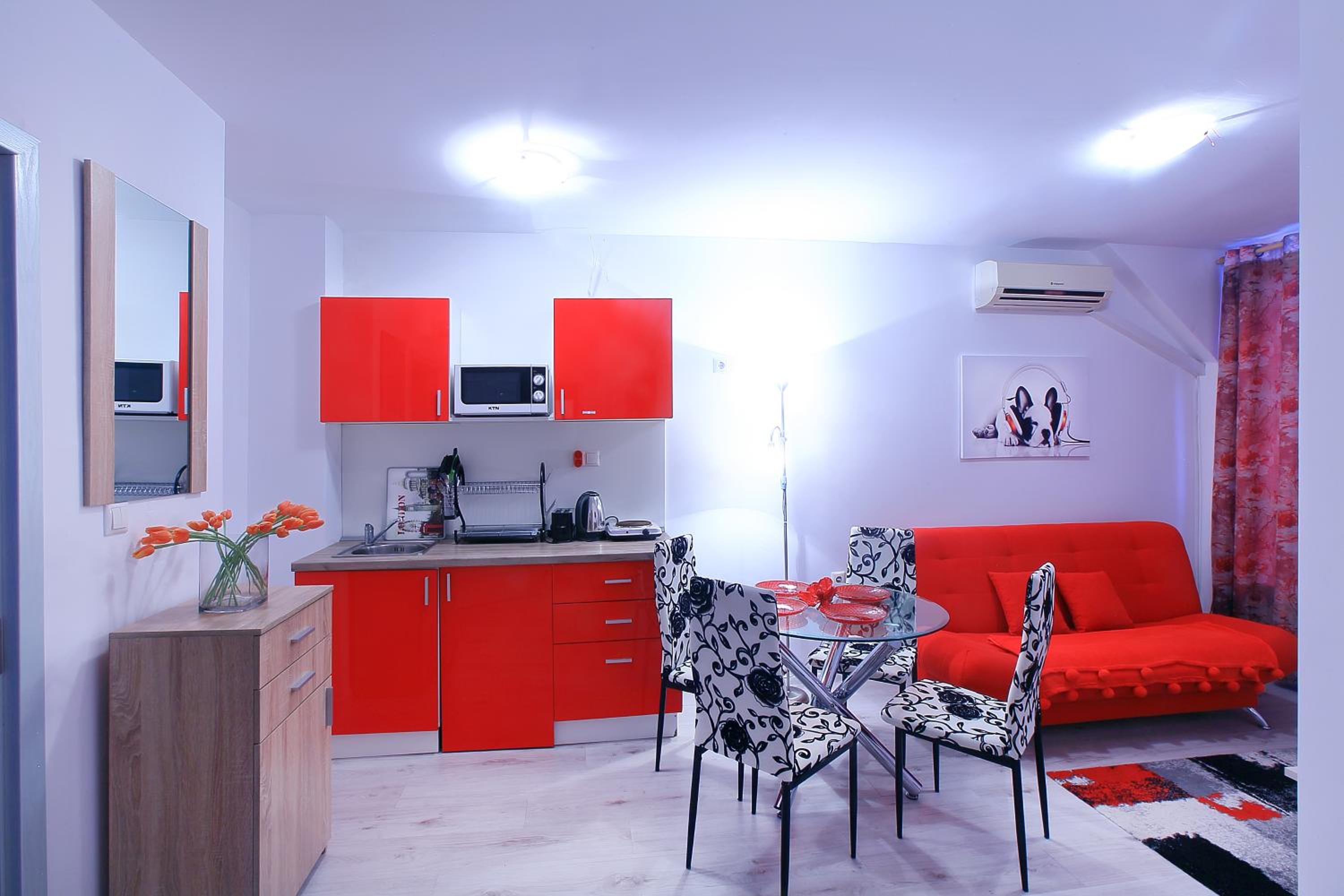 Private apartment with parking and pool