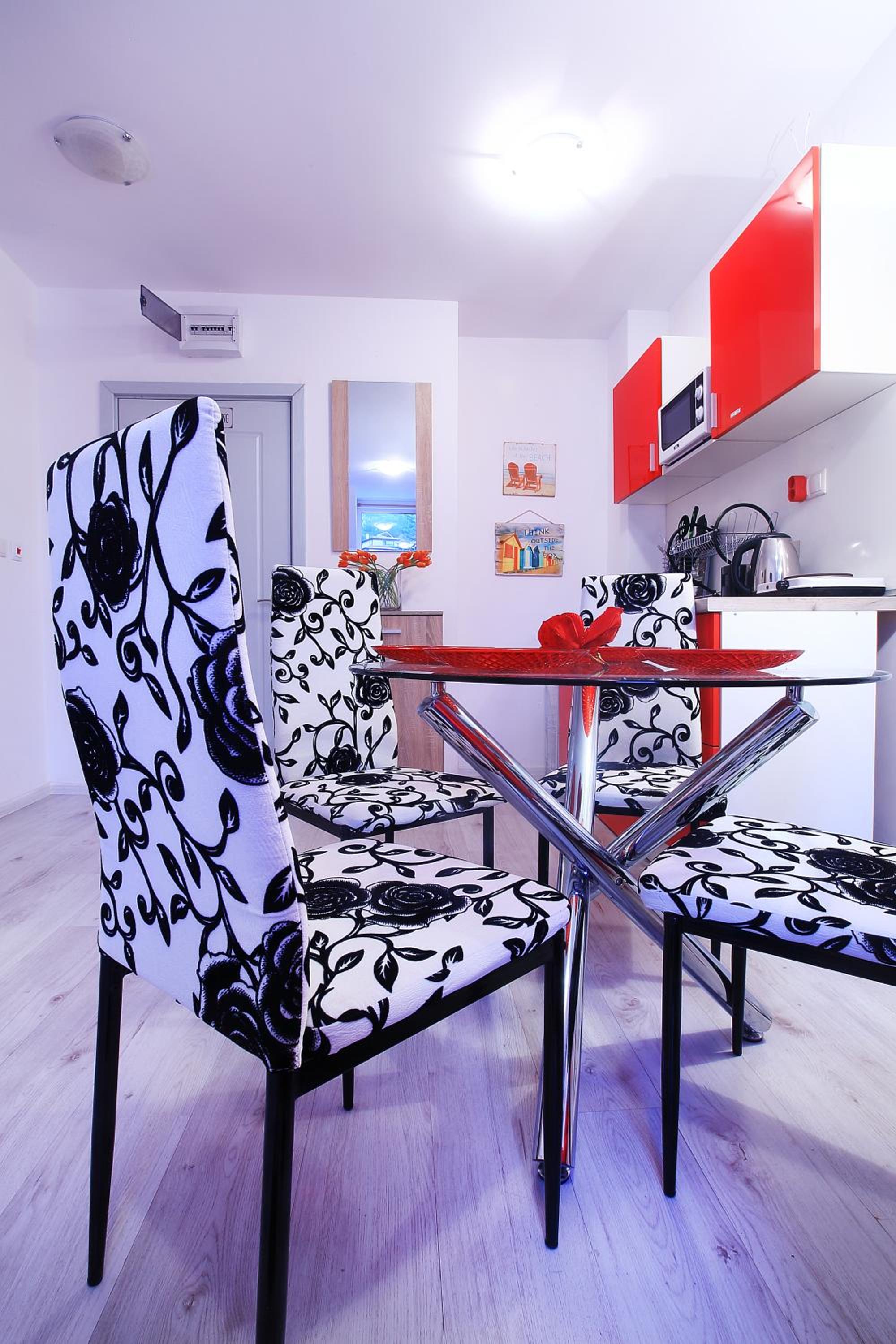 Private apartment with parking and pool