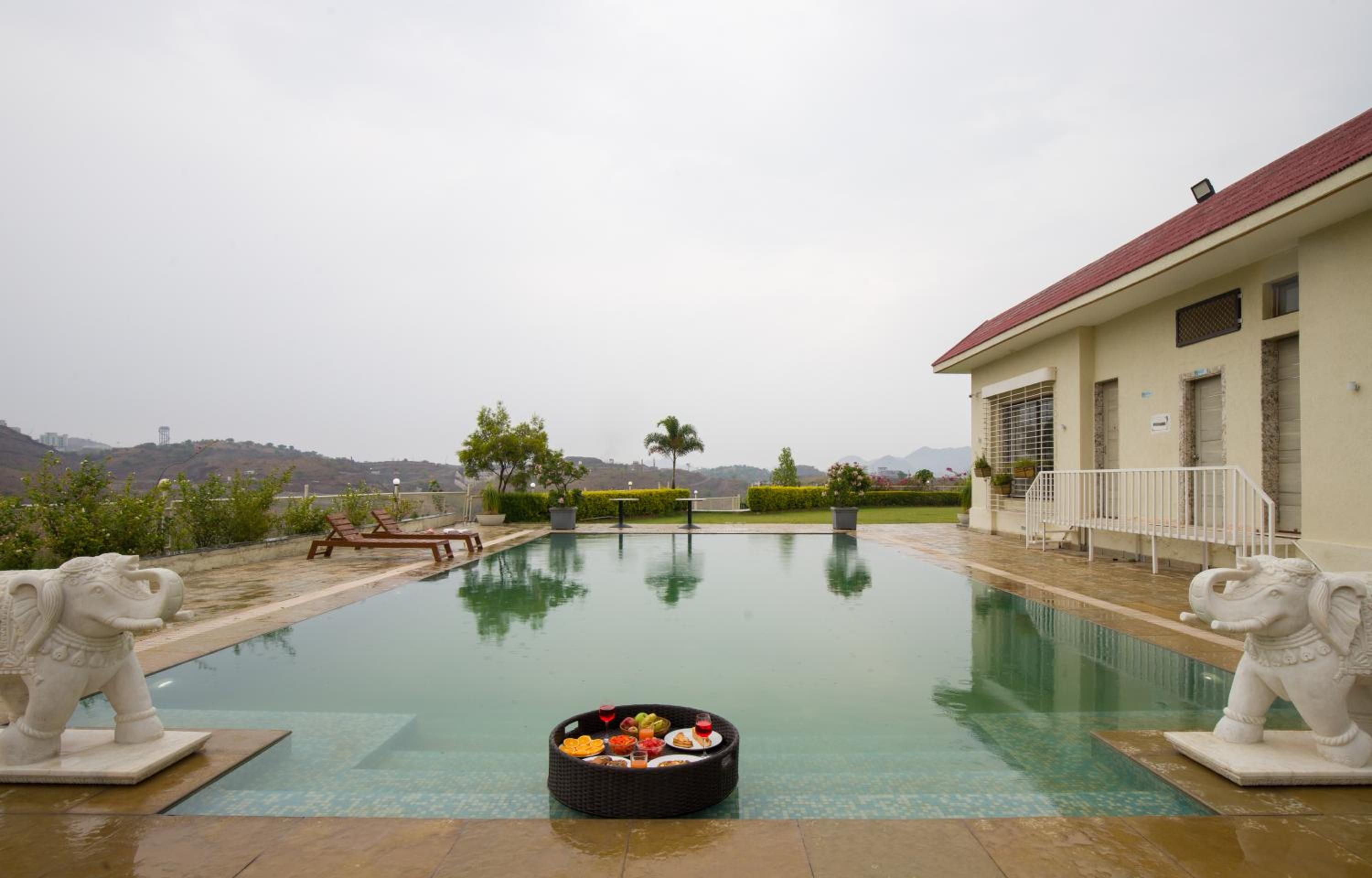 ELIVAAS Shourya Celesta Luxe 3BHK Villa with Pvt Pool, Udaipur view 5