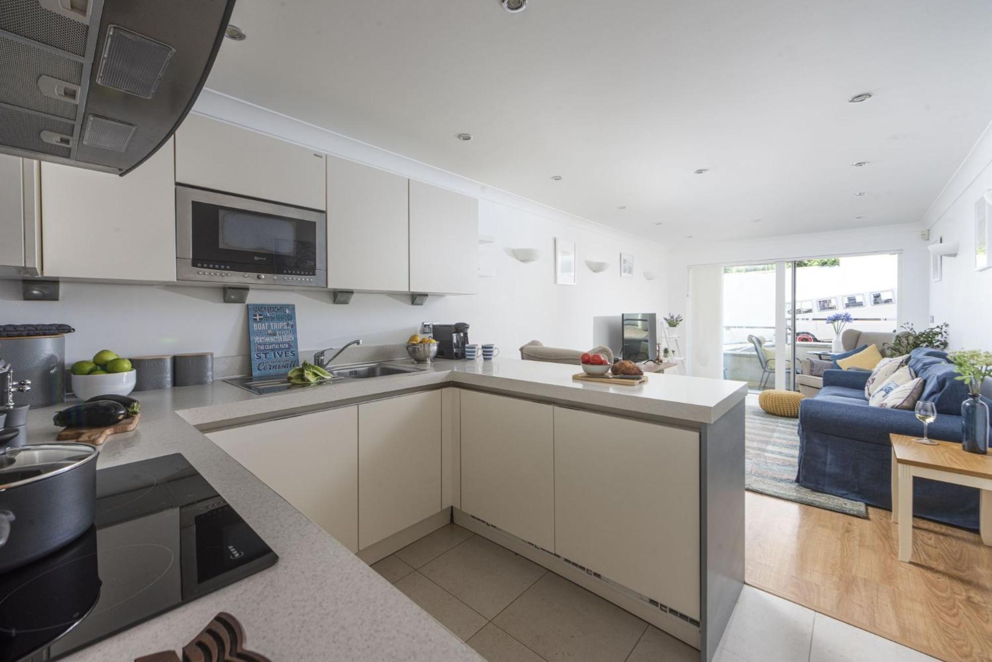 Apartment By The Sea, Wi-Fi, Pets Accepted view 2