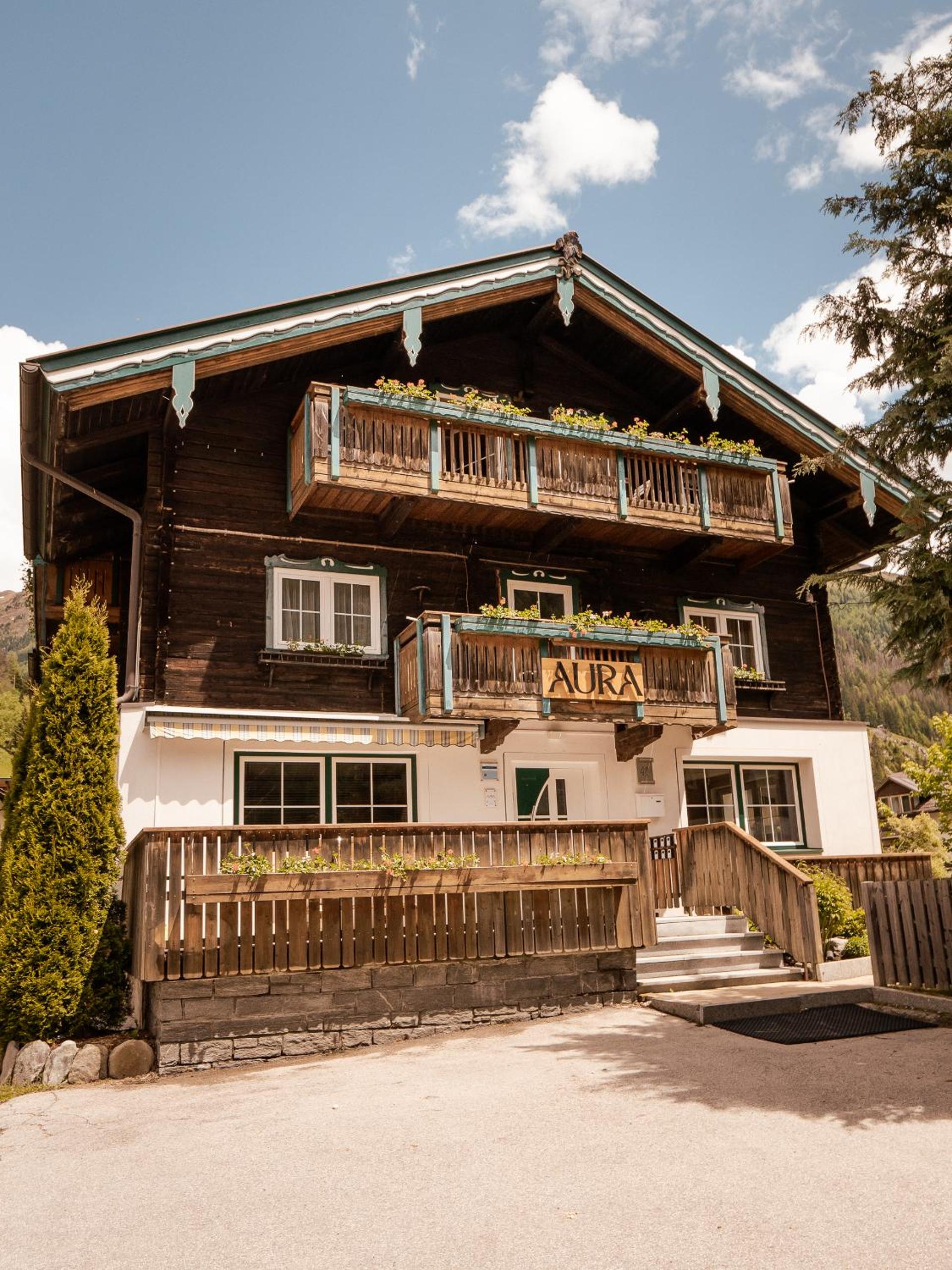 AURA Bed & Breakfast