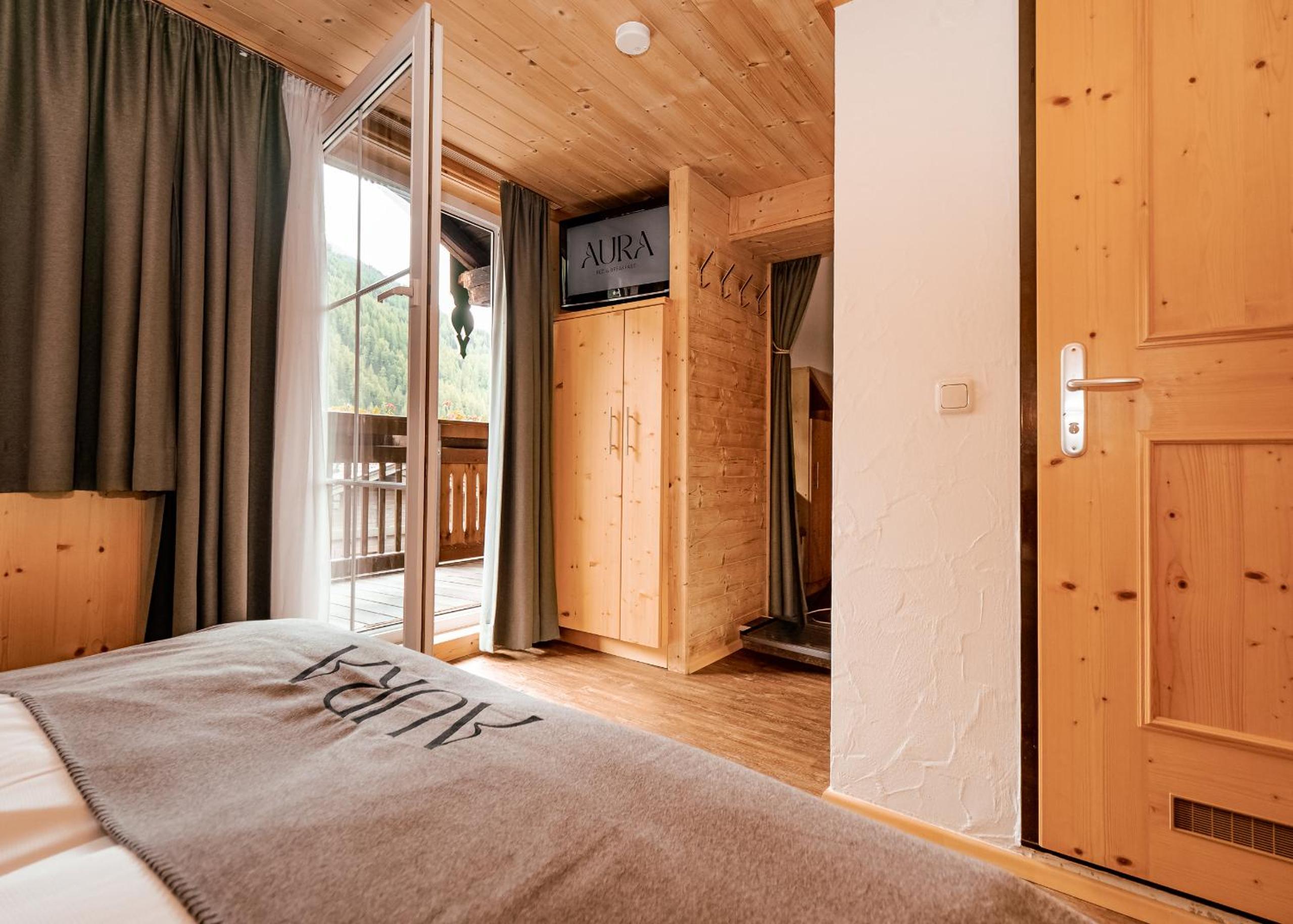AURA Bed & Breakfast
