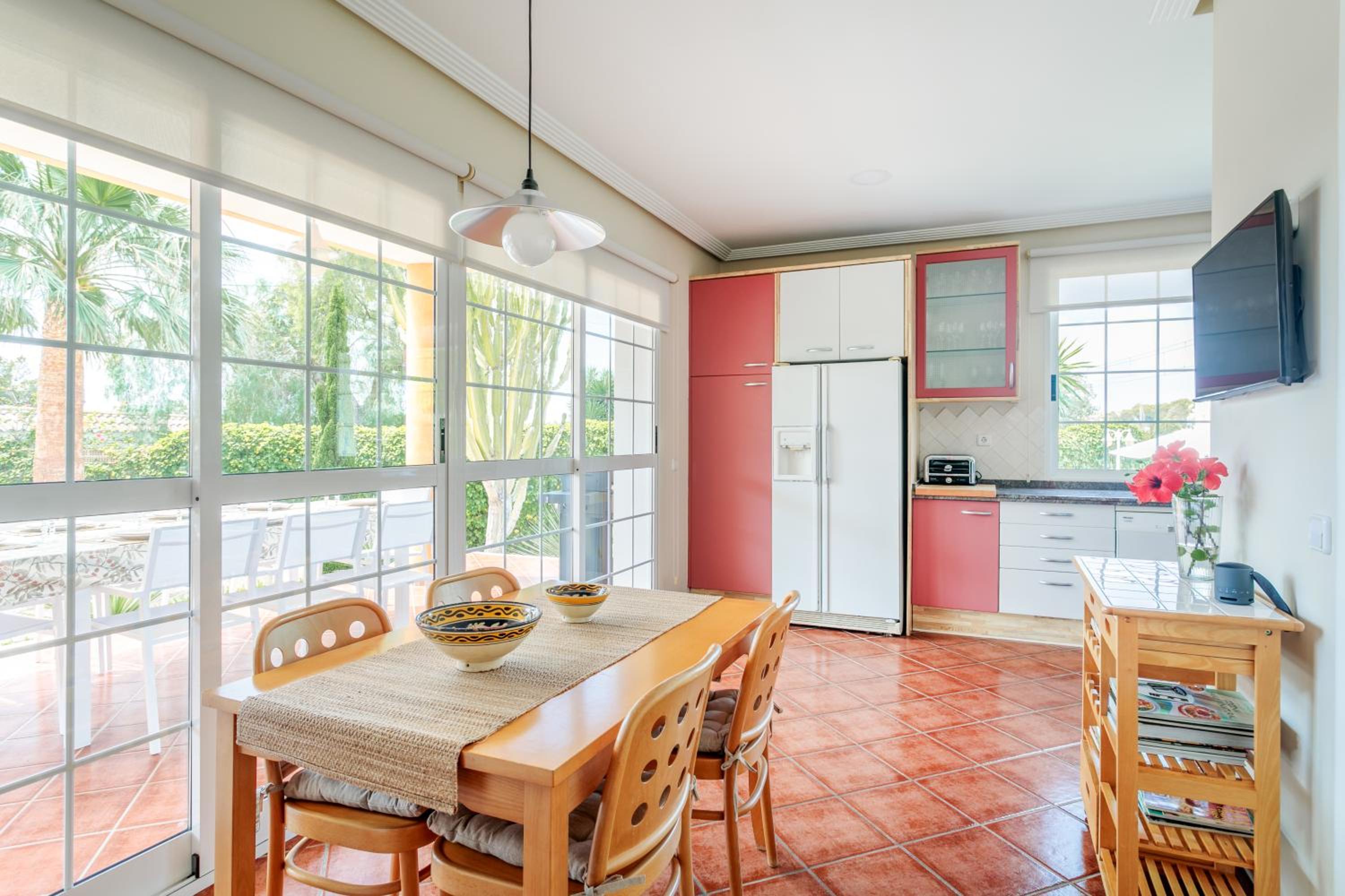 Villa Isa - Spacious Villa located in second sea line and in 5 min walking distance to the tram station! view 4
