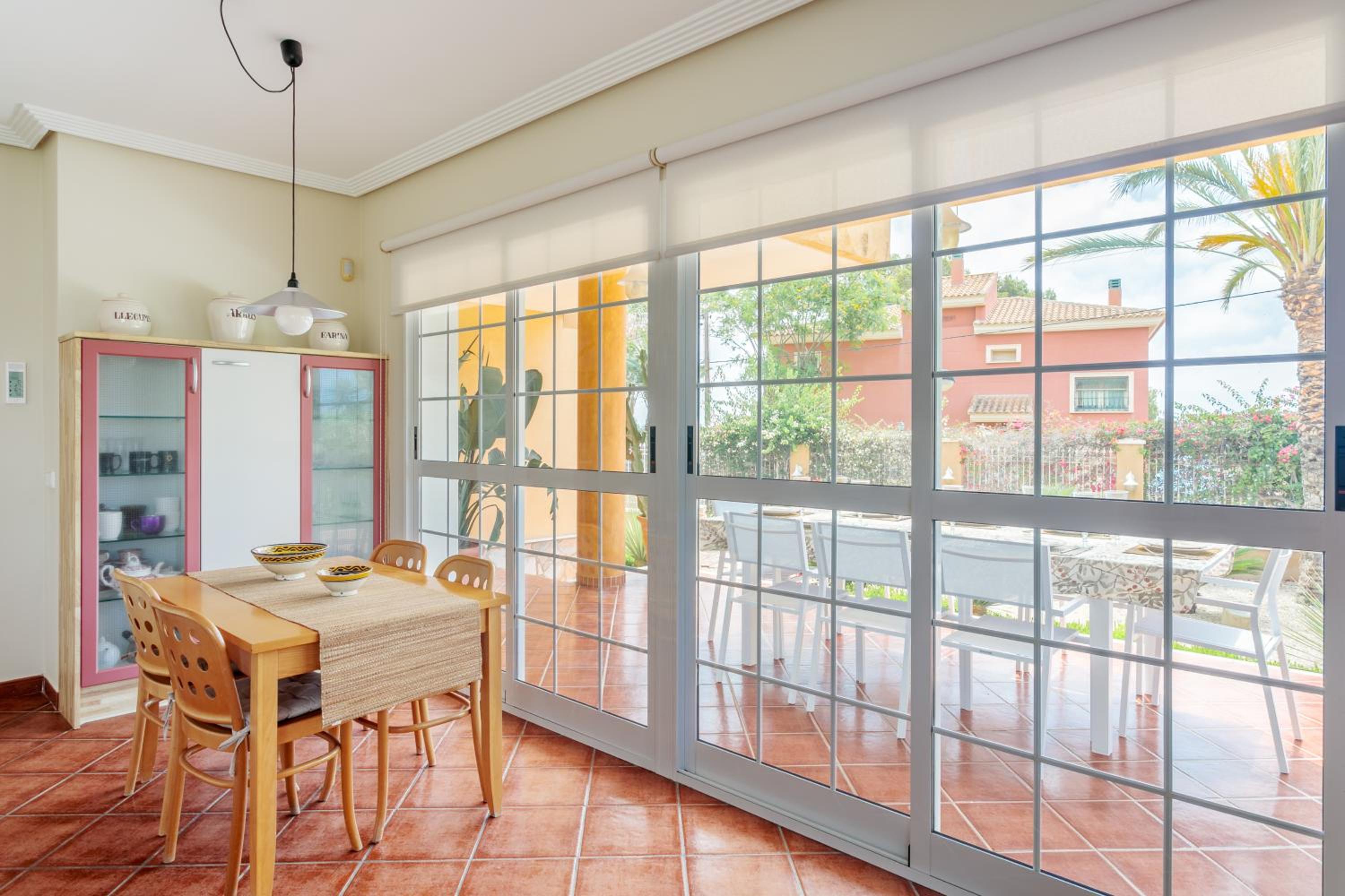 Villa Isa - Spacious Villa located in second sea line and in 5 min walking distance to the tram station! view 3