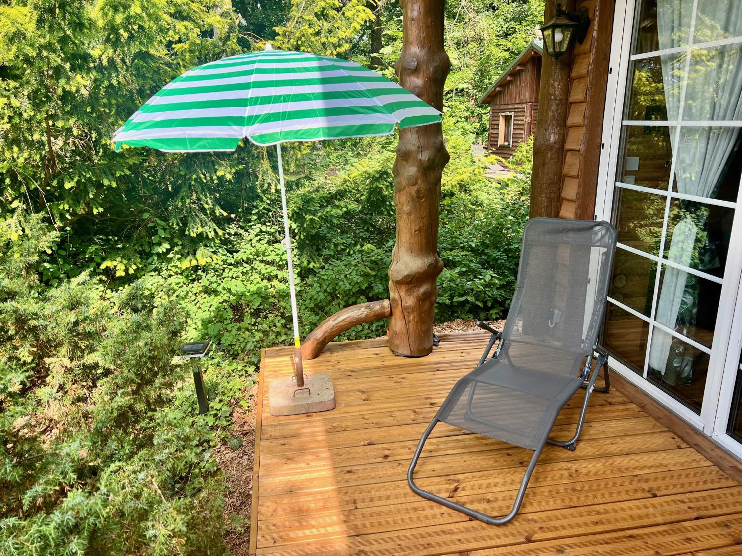 Holzhaus Bärenhöhle am Wald und See