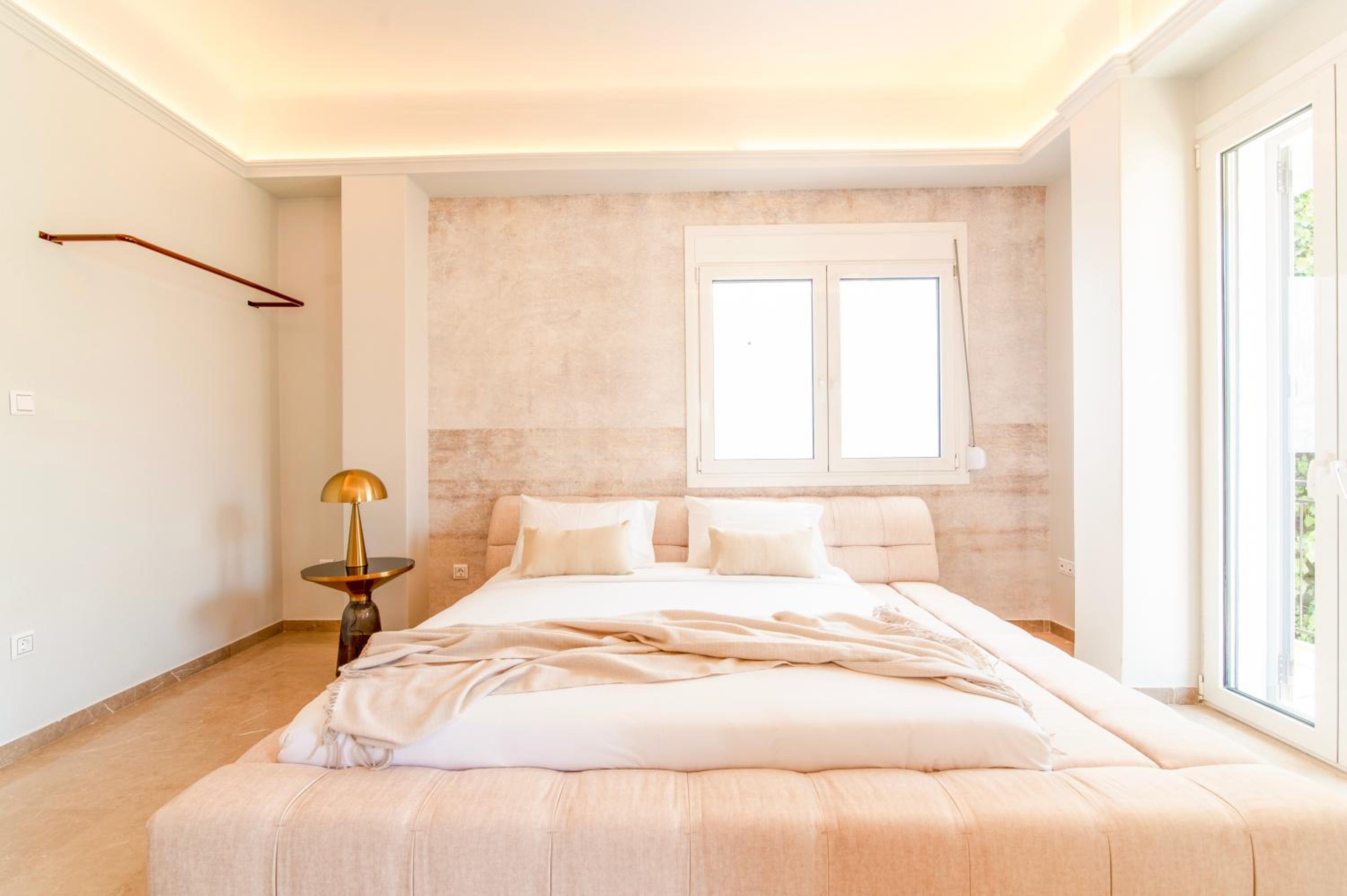 3 Level Acropolis Penthouse with Roof Garden Oasis photo 3