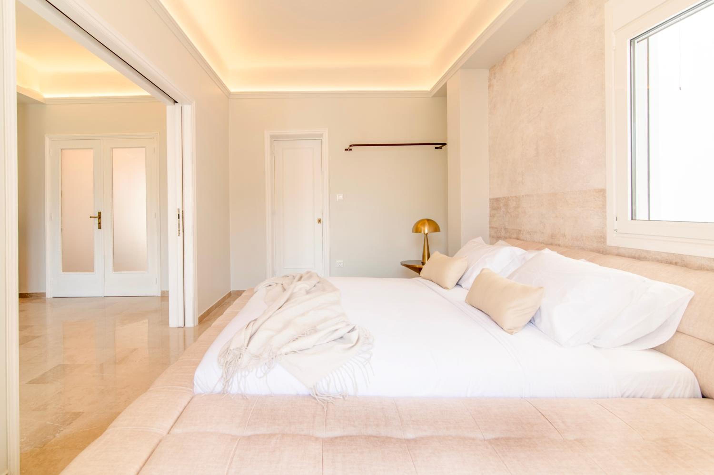 3 Level Acropolis Penthouse with Roof Garden Oasis photo 5