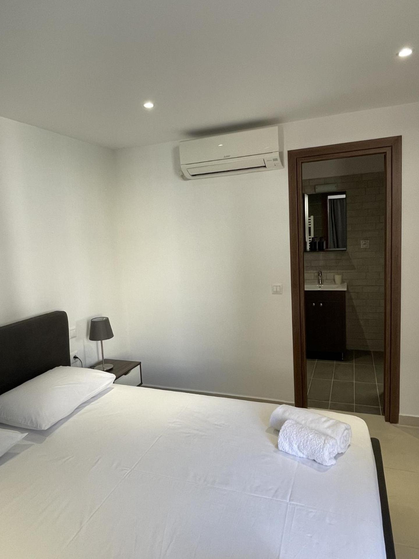 Spacious Athenian 2 Bedroom Apartment Next Metro and Museum
