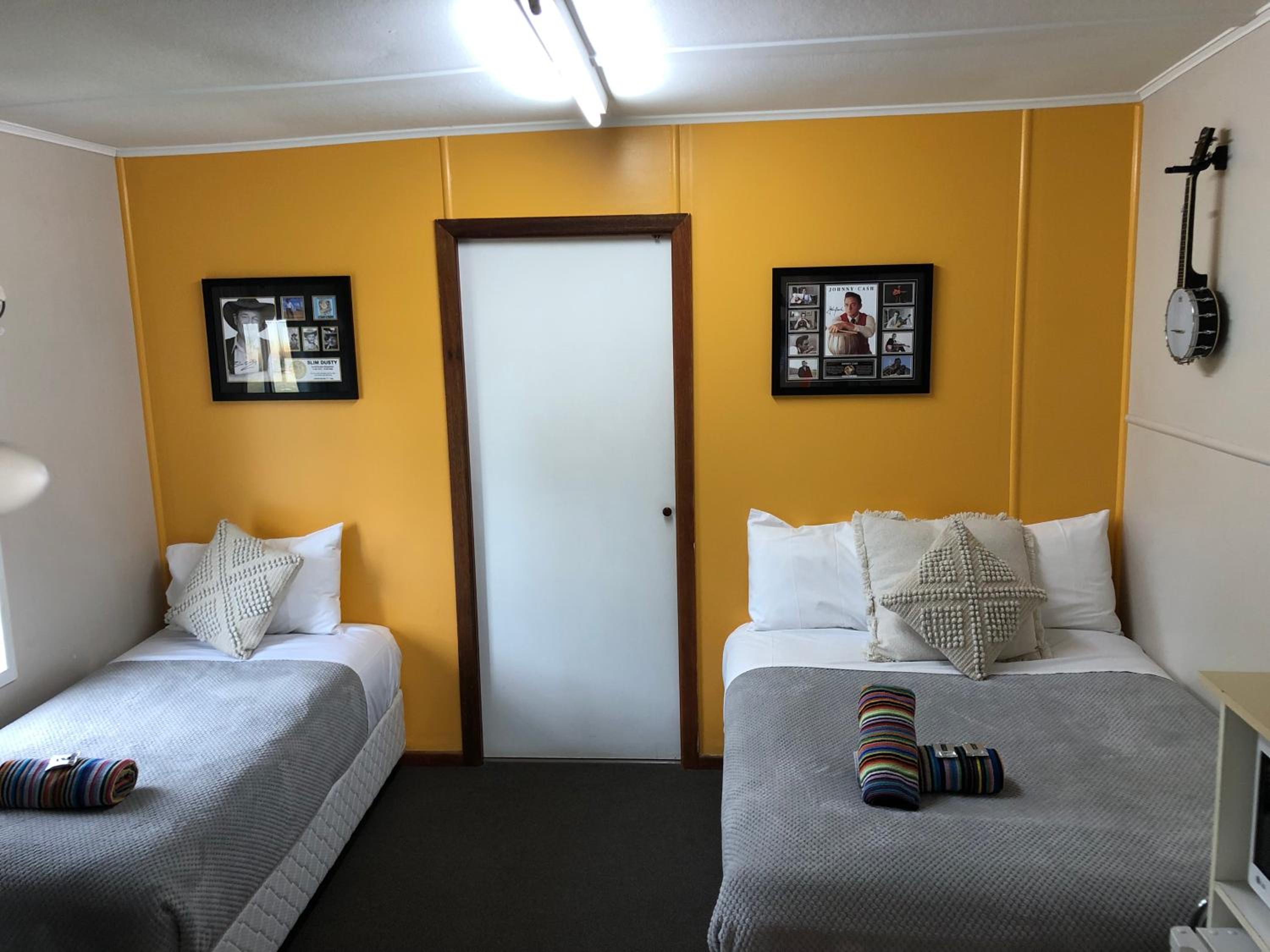 Acacia Motel