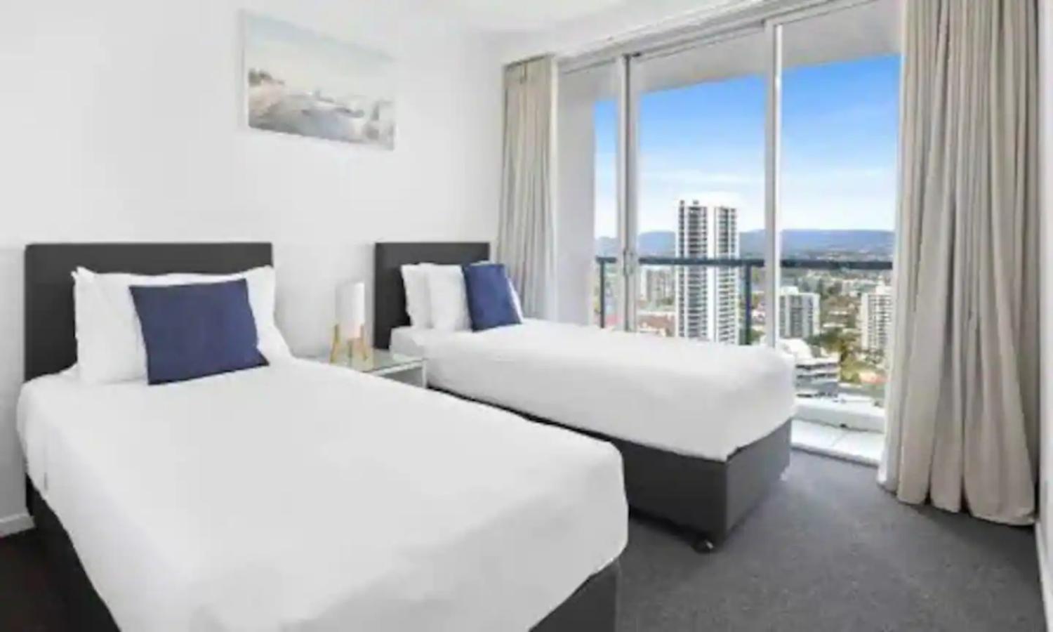 Panoramic views Surfers-Chevron.