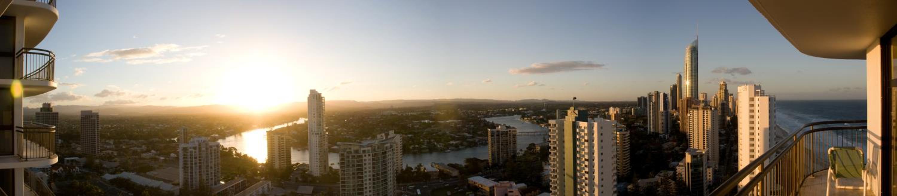 Panoramic views Surfers-Chevron.