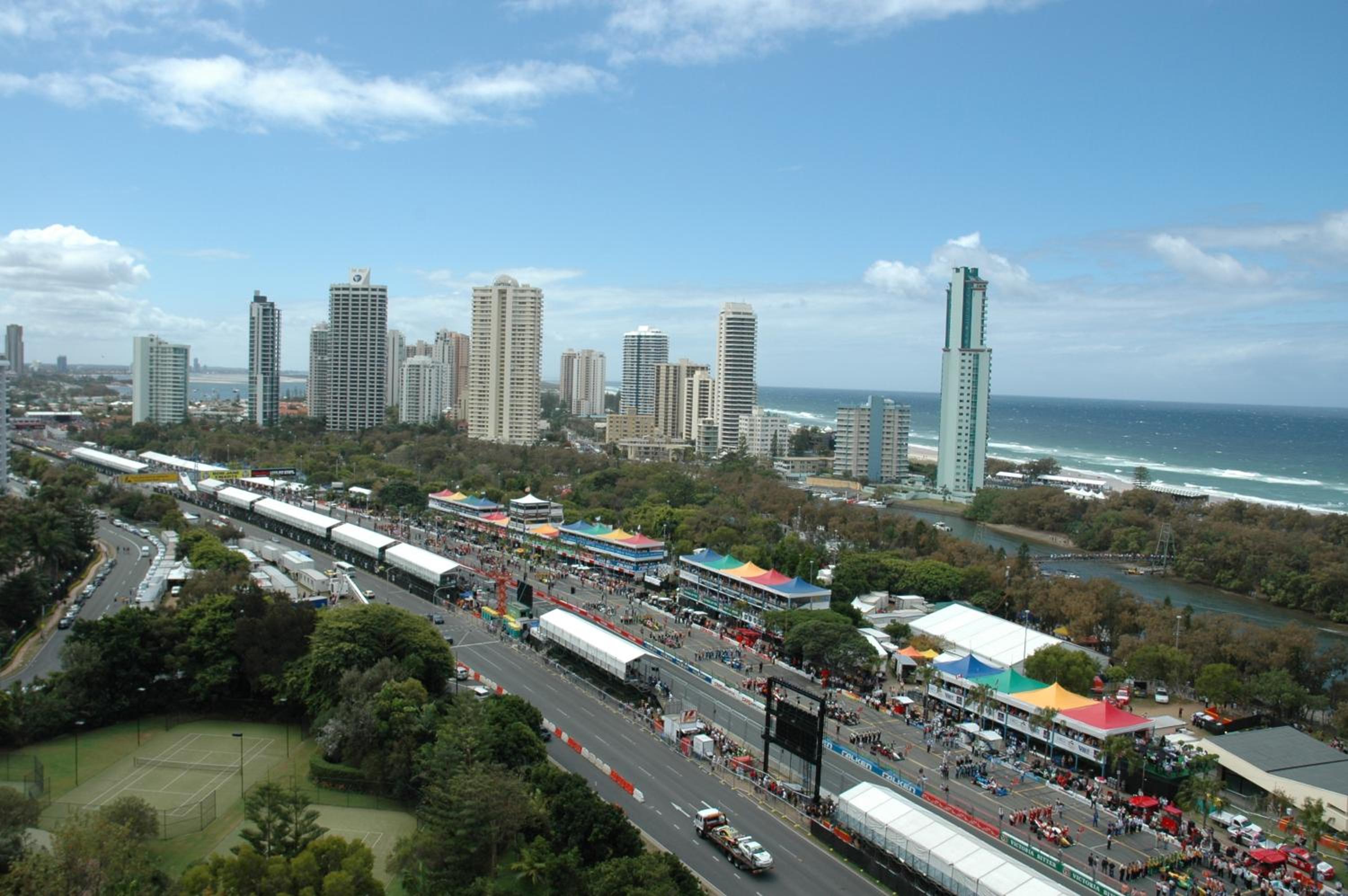 Panoramic views Surfers-Chevron.