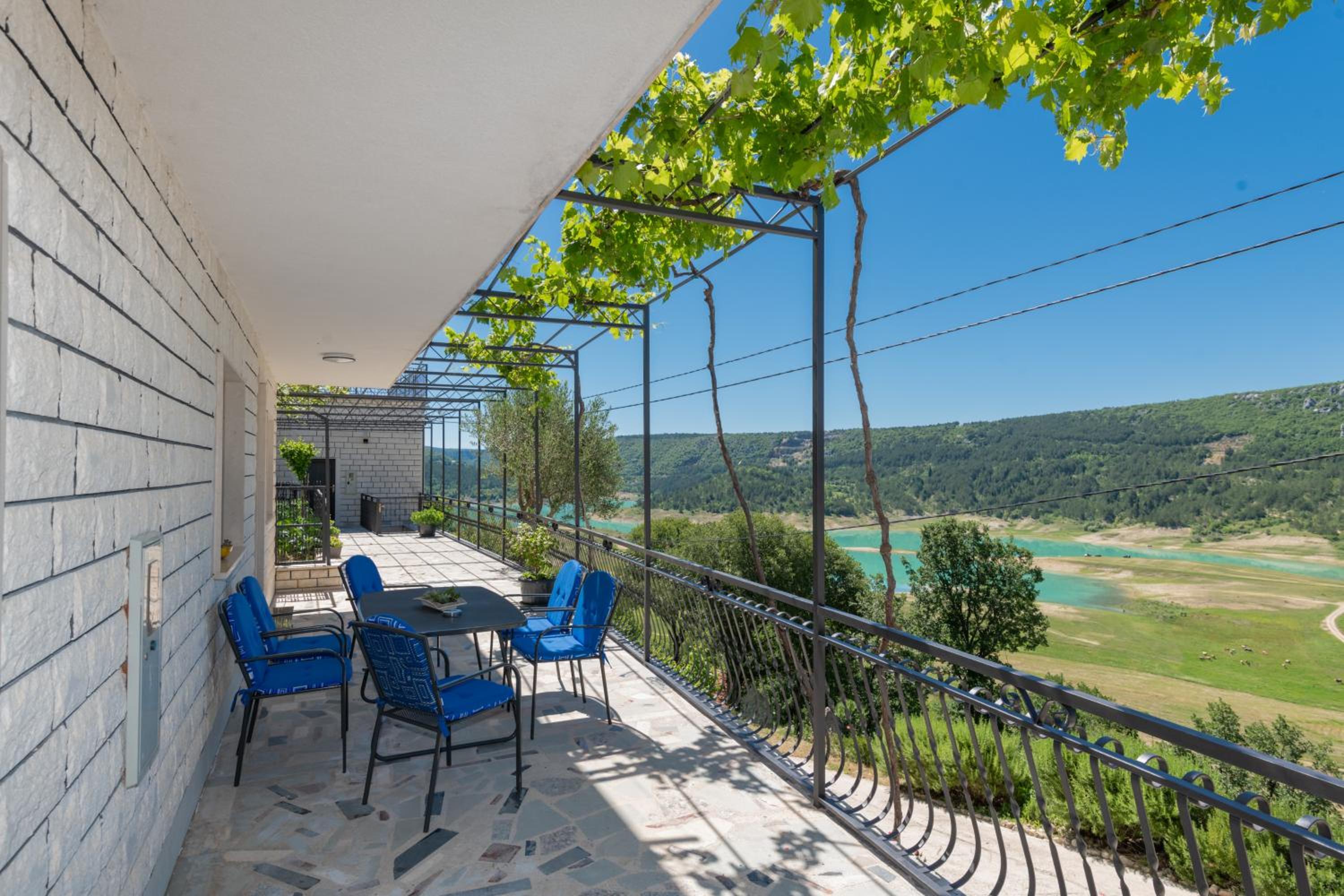 Villa GRACO view 3