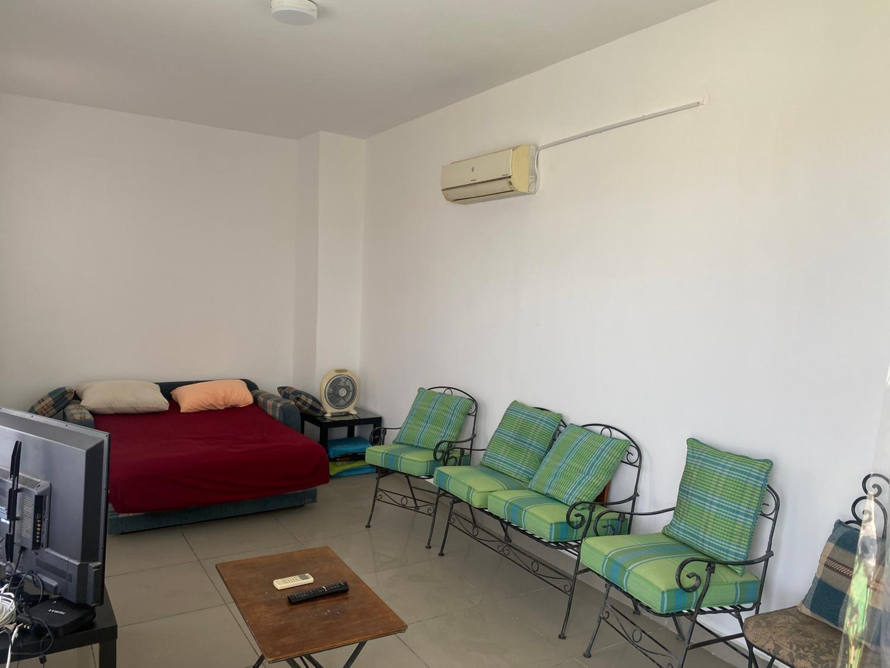 Lovely penthouse 4- bedroom directly on the lagoon