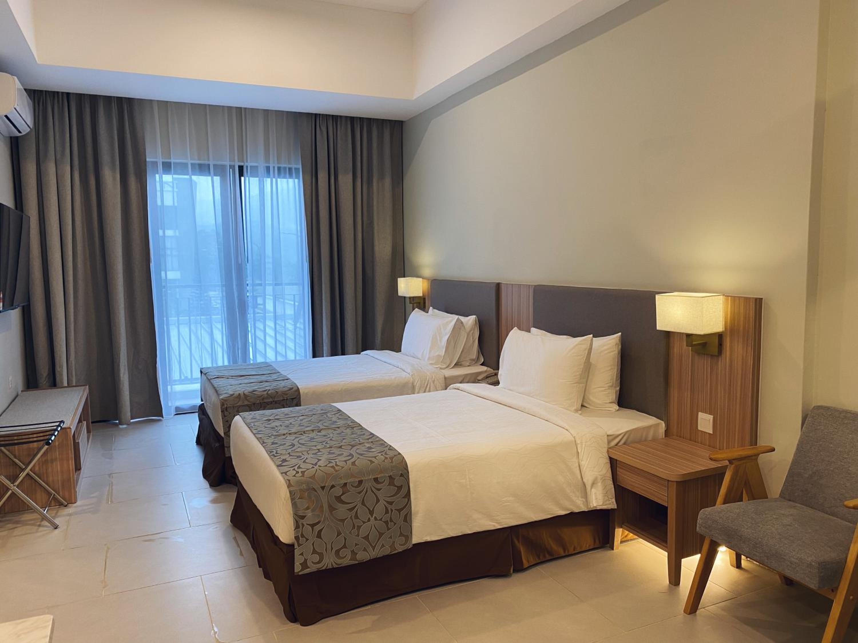 Zenith Suites Cameron