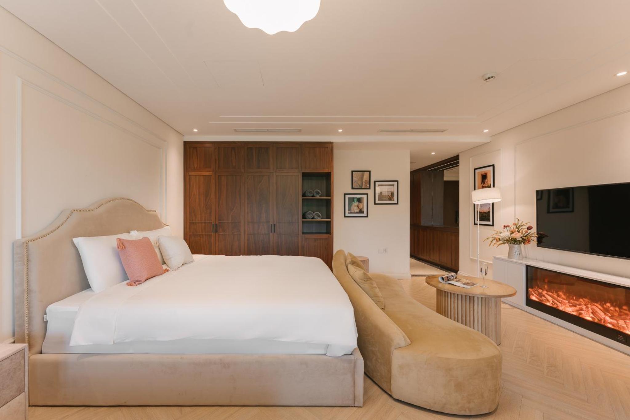 T Place Luxury Apartment Hoan Kiem Lake by SSens Homes