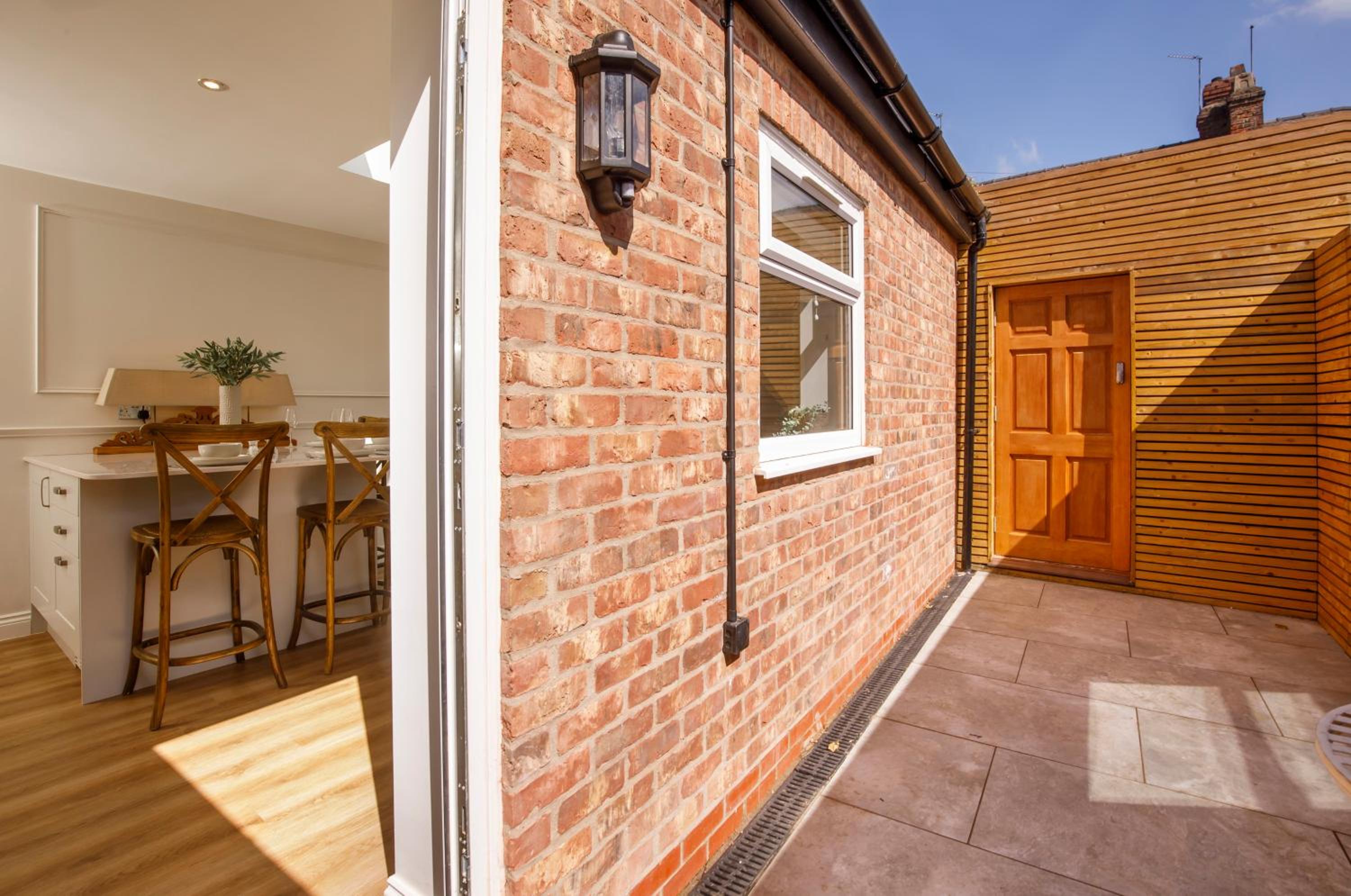 Beautiful 2 bed home on quiet cobblestone lane, pet friendly view 3