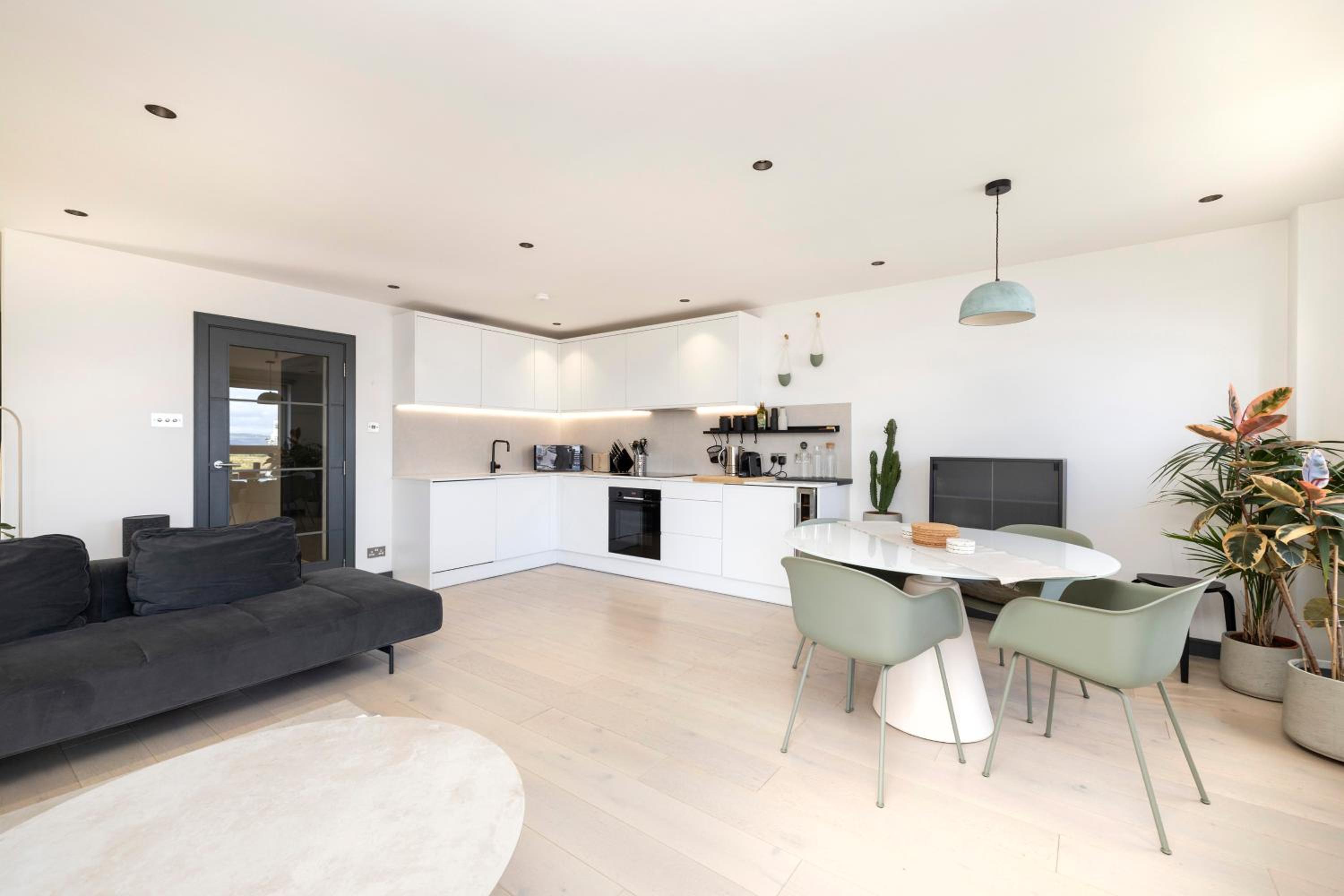 JOIVY Fabulous Apartment with Bay View Terrace