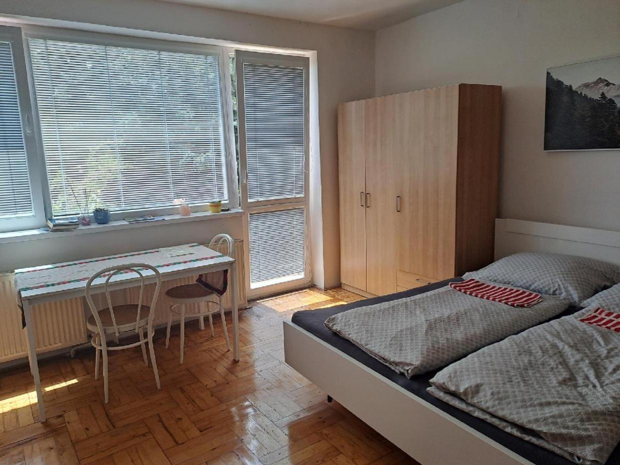 apartmán s krbem