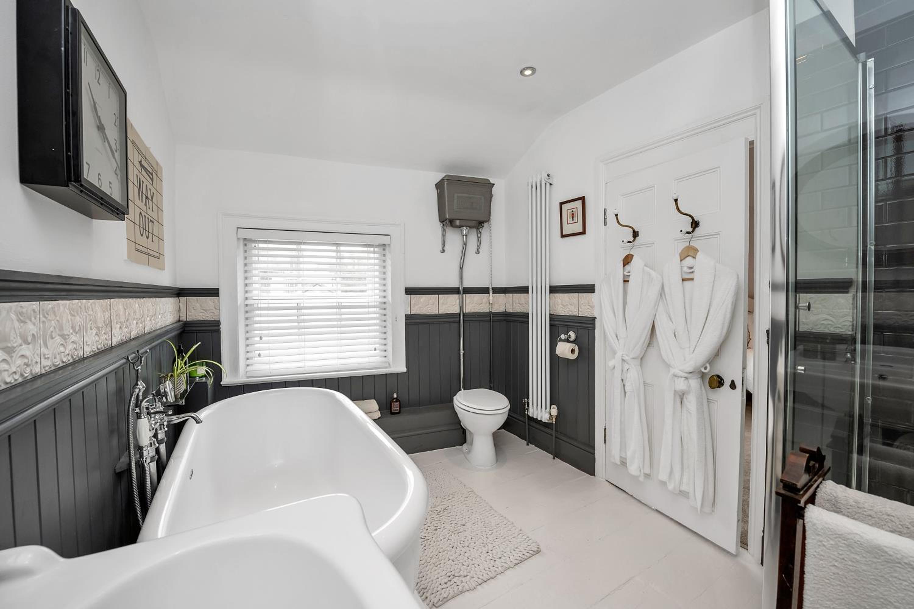 Luxury 3 bed town house in the centre of BSE with parking for 1 car view 2
