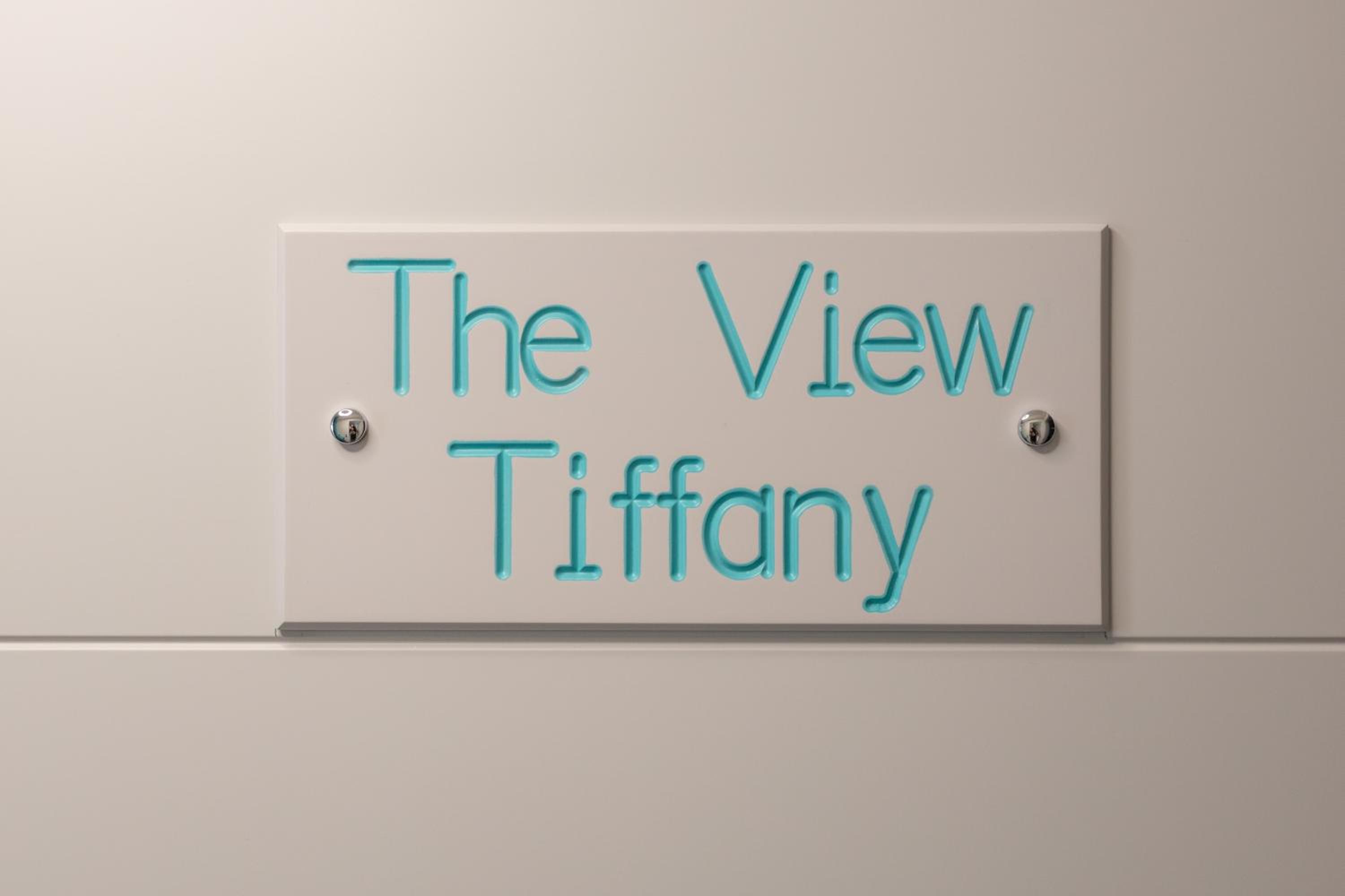 The View - Tiffany Luxury 2 BR, Free Parking, Central