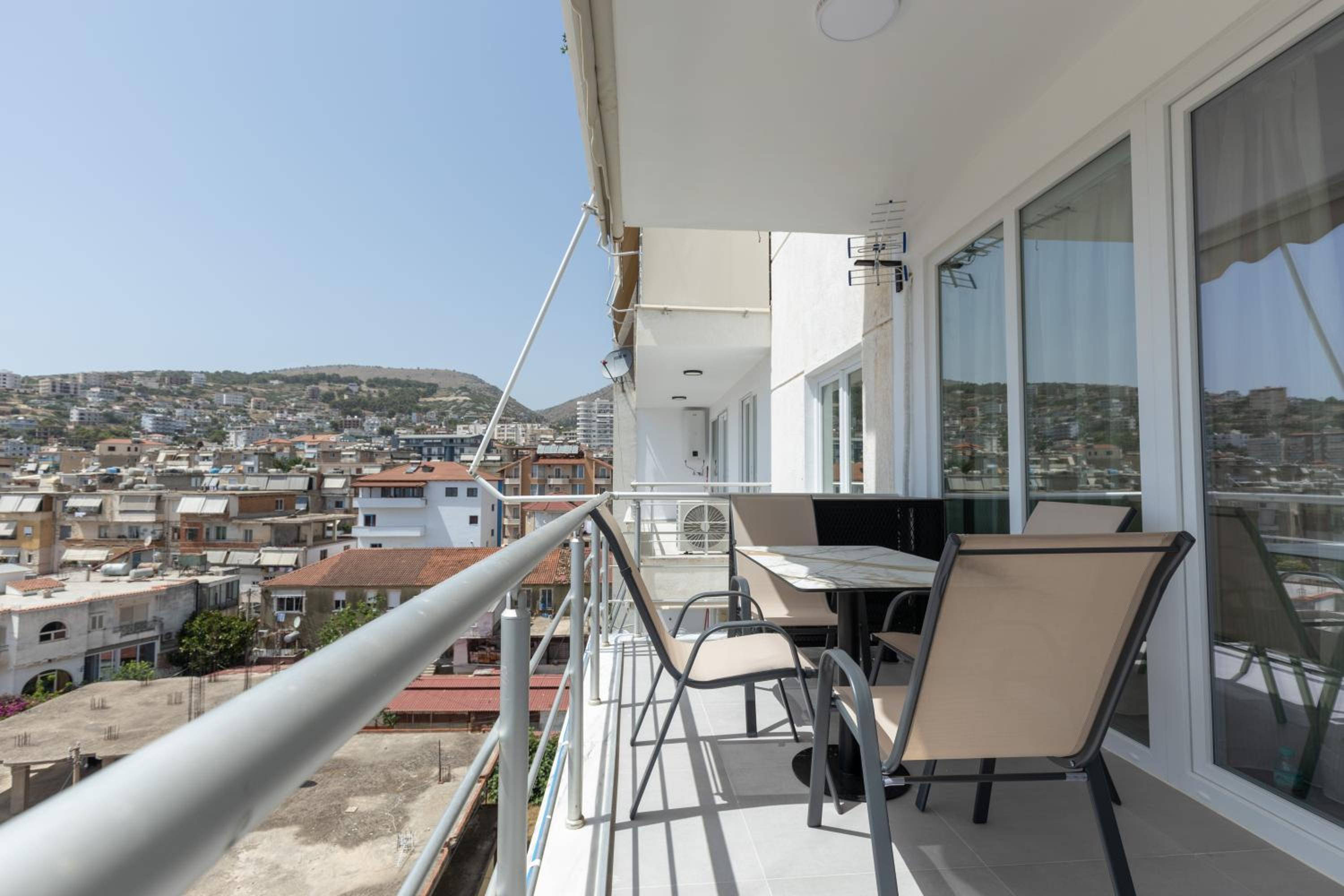 The View - Tiffany Luxury 2 BR, Free Parking, Central