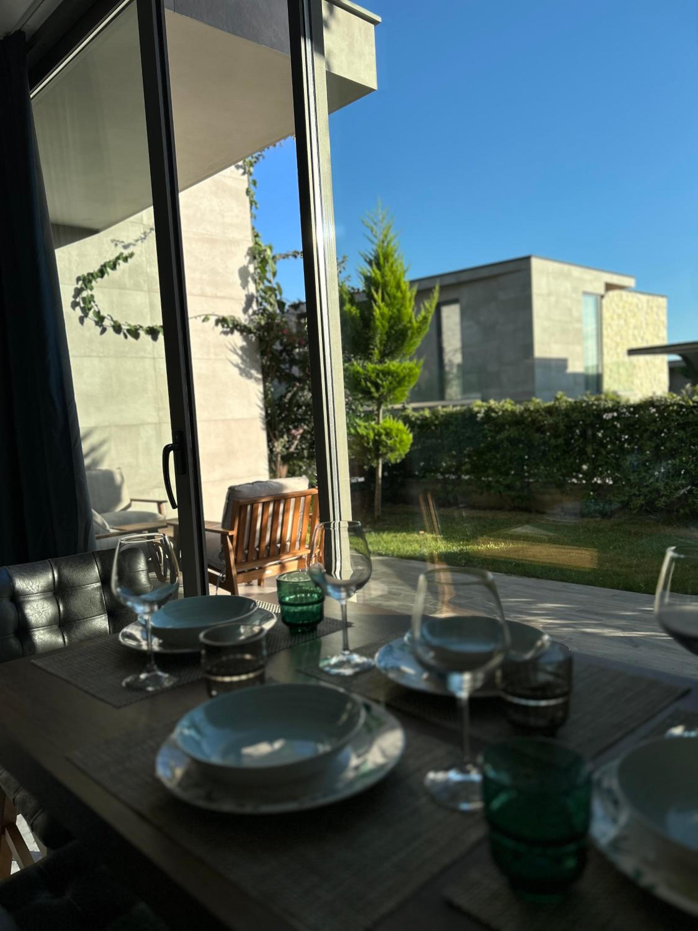 OLEA Family Apt with Garden