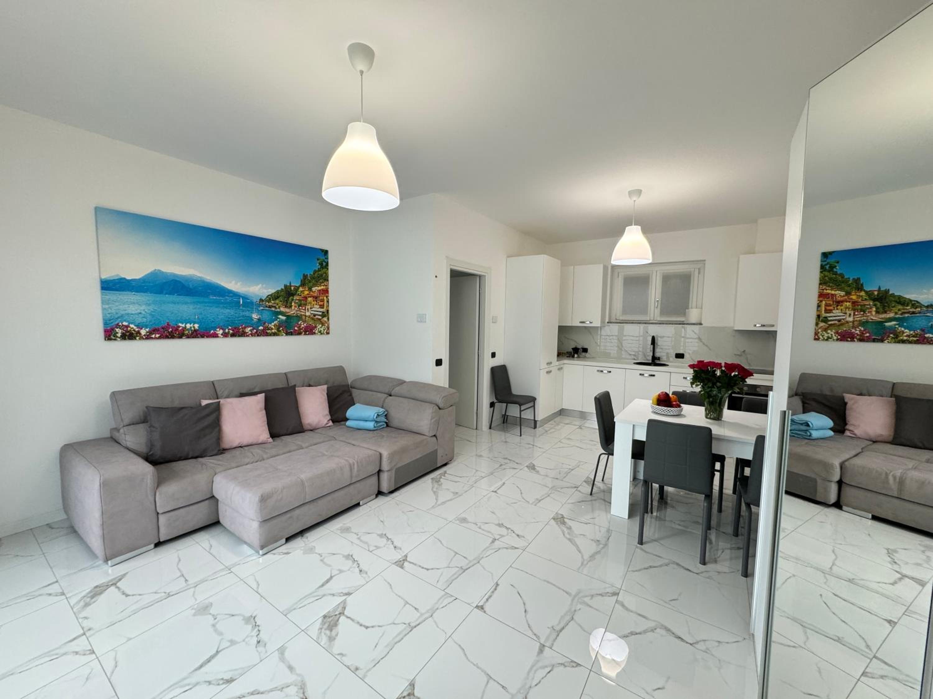 Grand View Como Lake Apartment