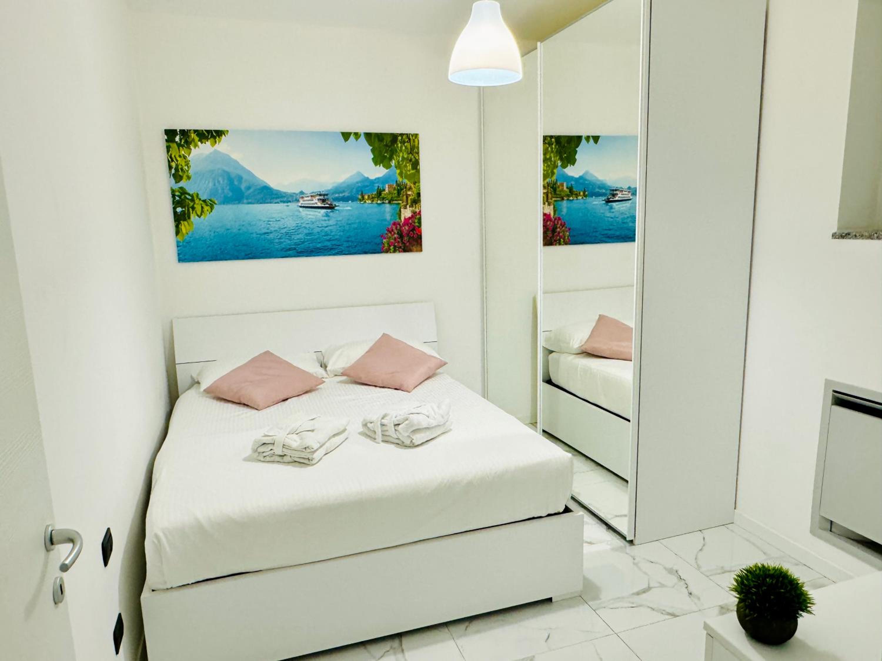 Grand View Como Lake Apartment