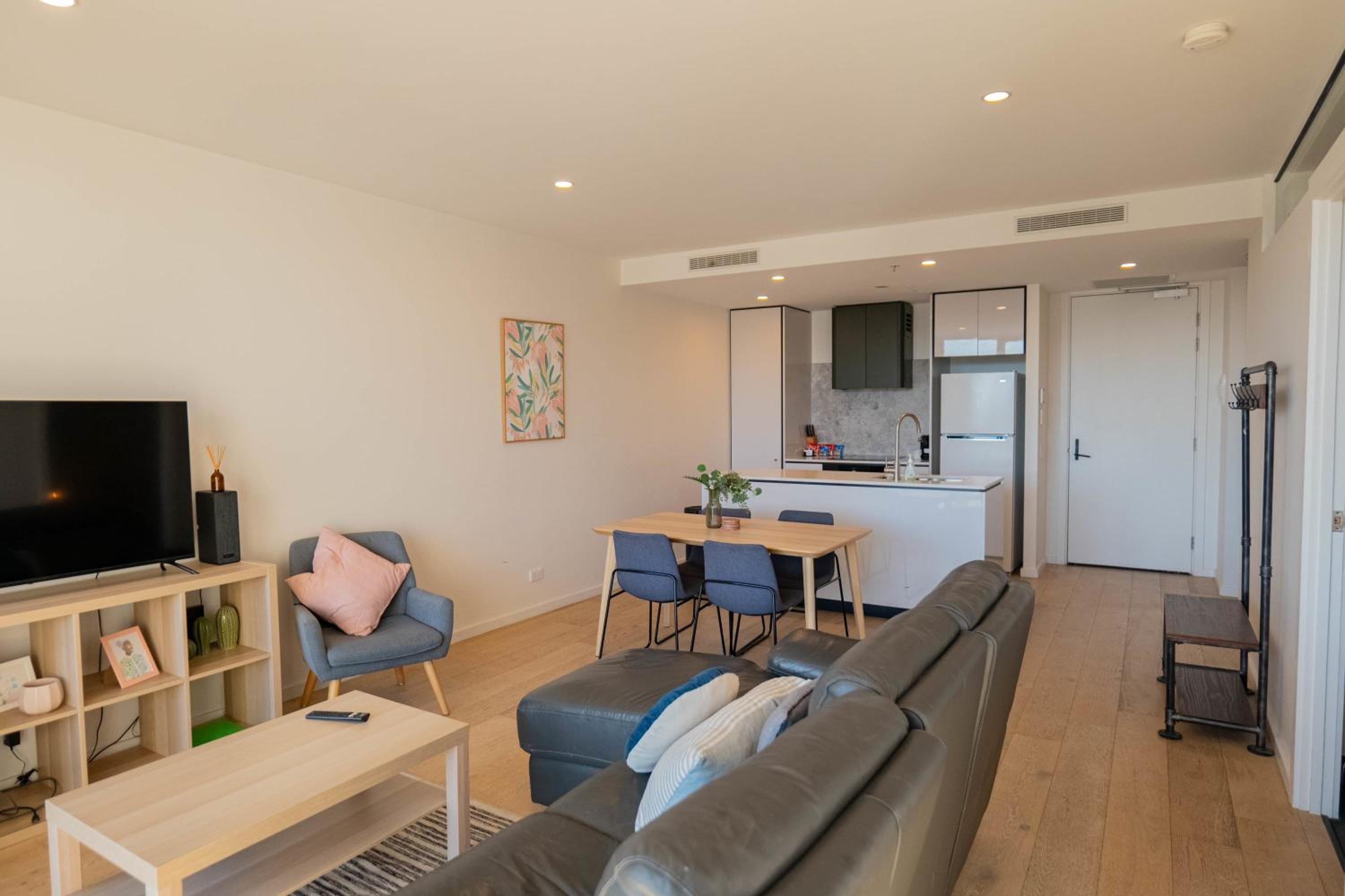 2 BR family business friendly CBD ANU