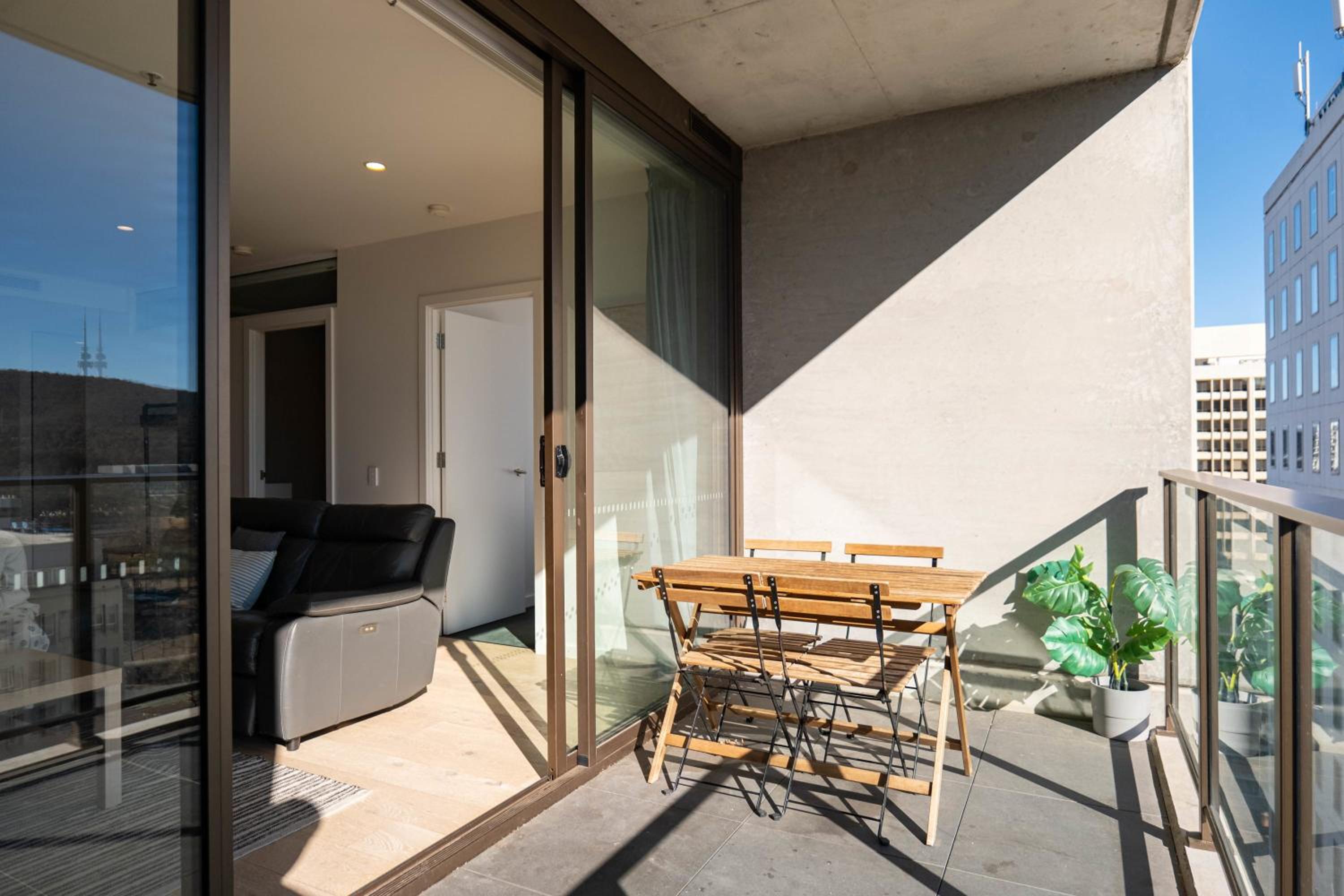 2 BR family business friendly CBD ANU