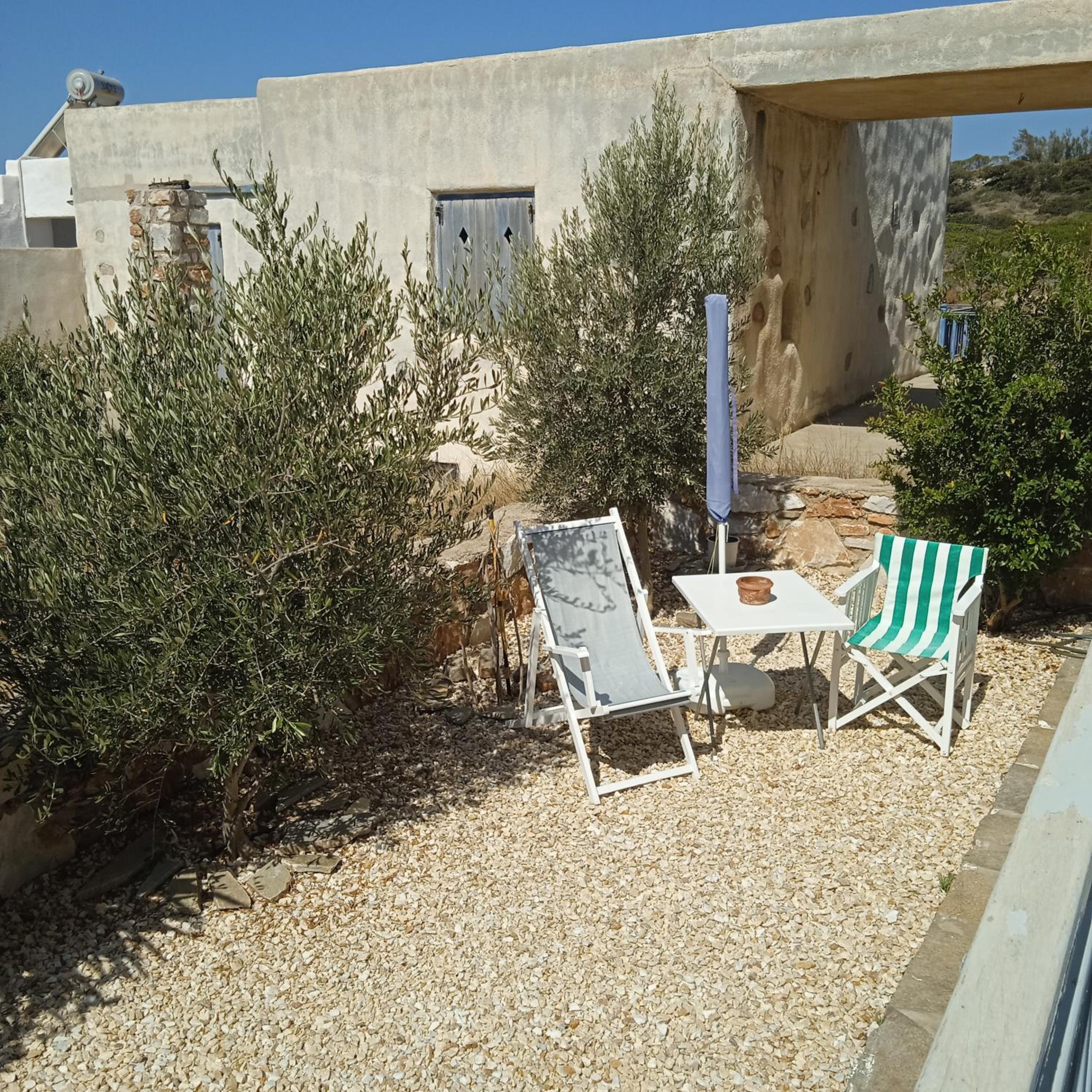 Evi,s house en Parikia — balance & terrace